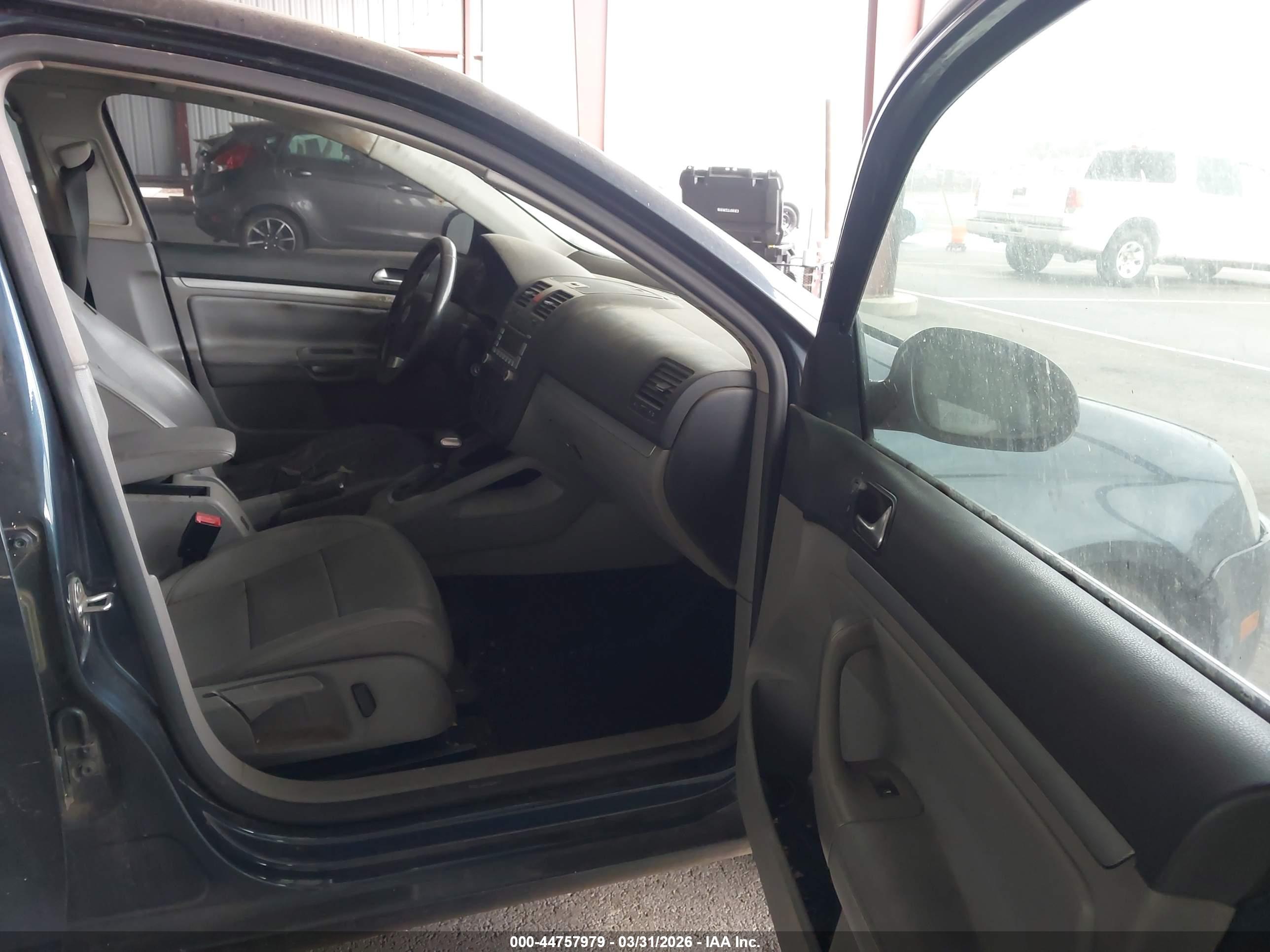 VOLKSWAGEN JETTA image 5