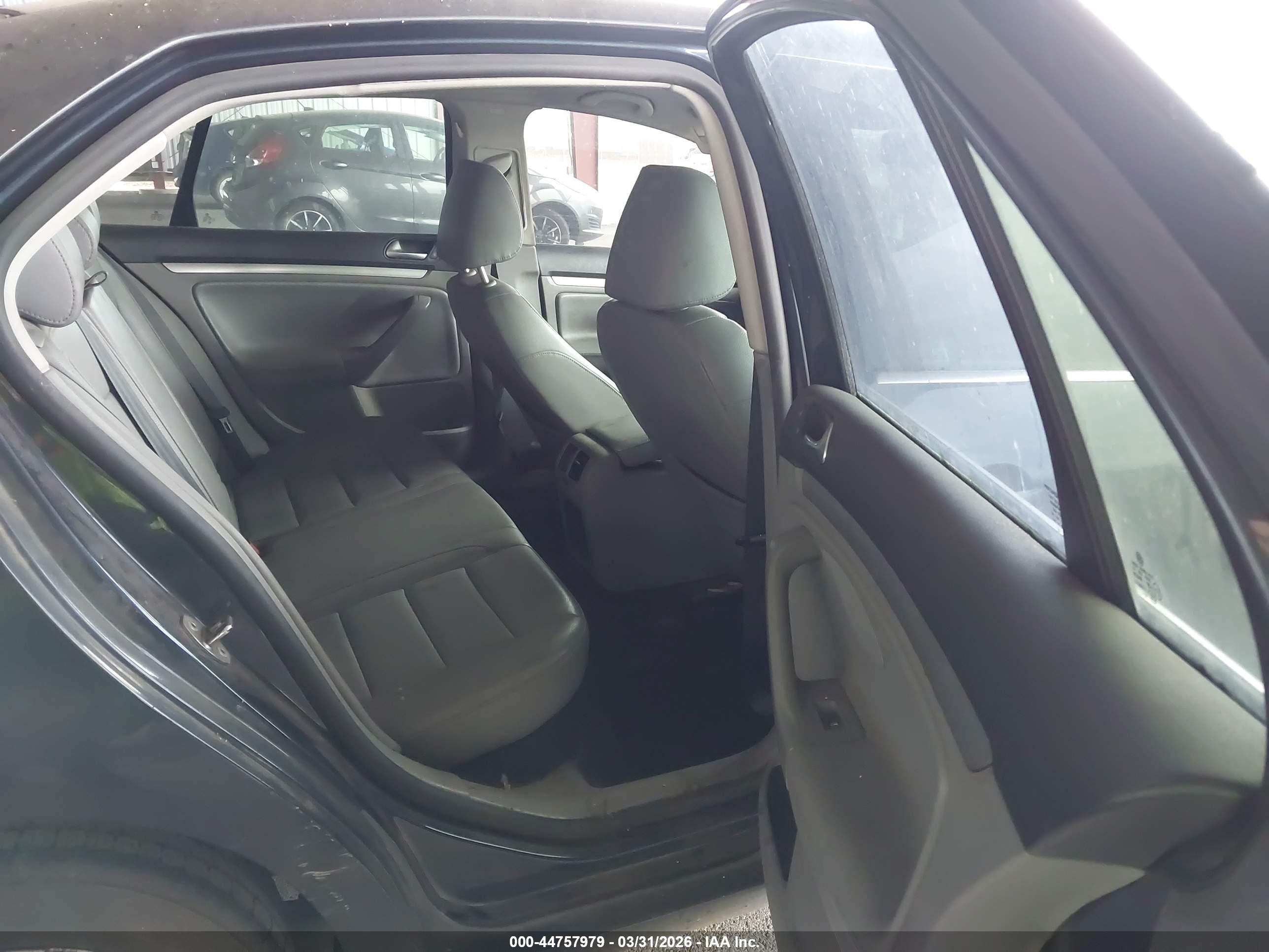 VOLKSWAGEN JETTA image 8