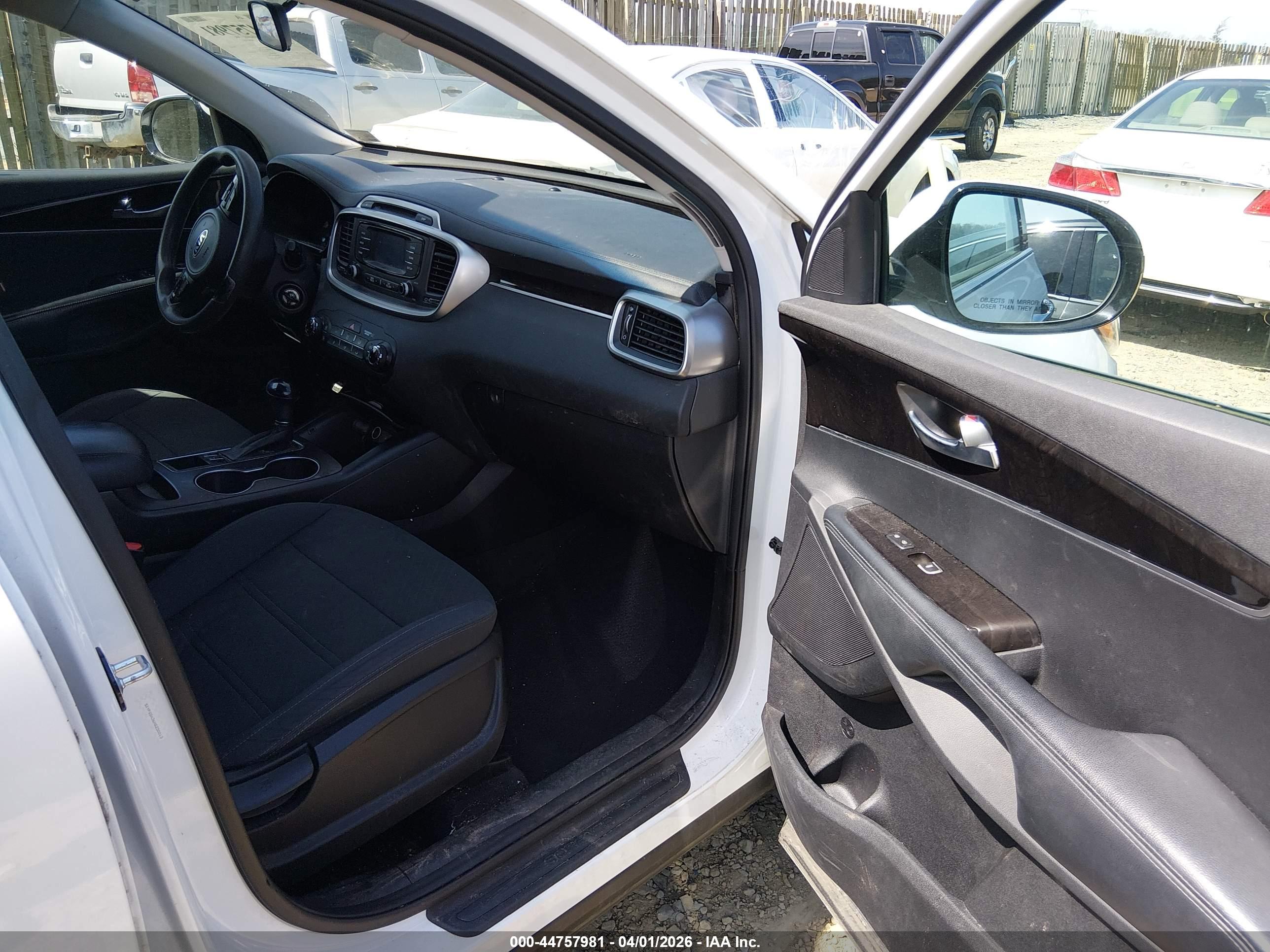 KIA SORENTO image 5