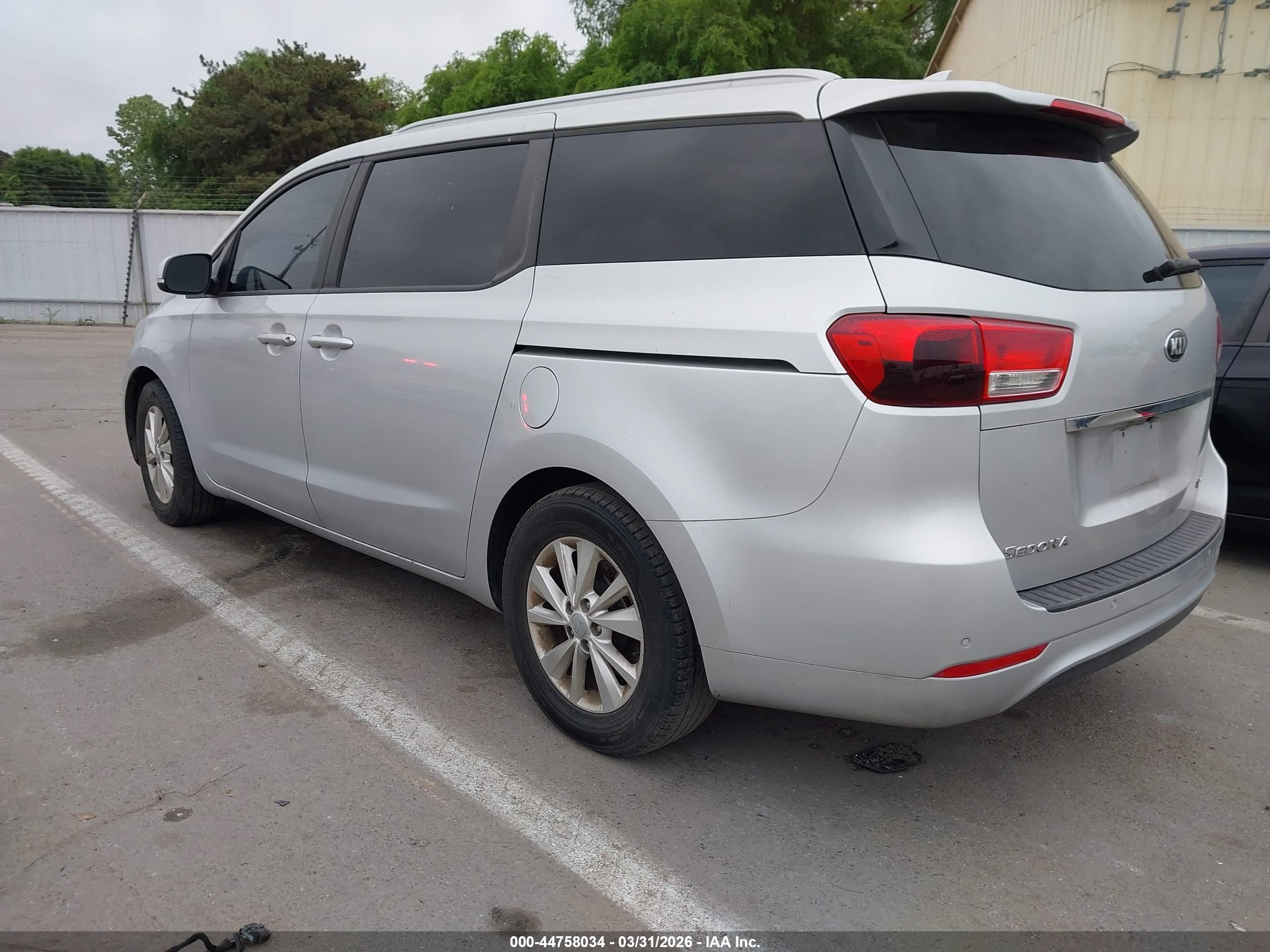 KIA SEDONA image 3
