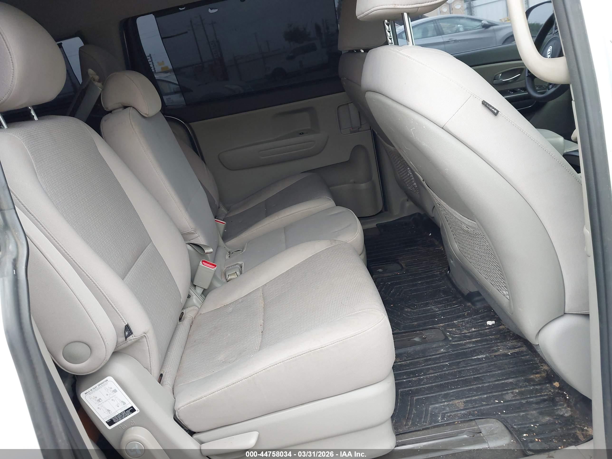 KIA SEDONA image 8