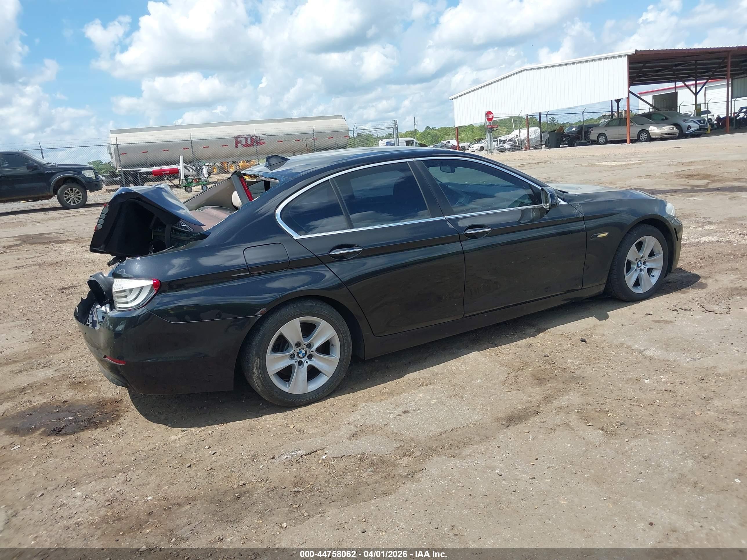 BMW 528I image 4
