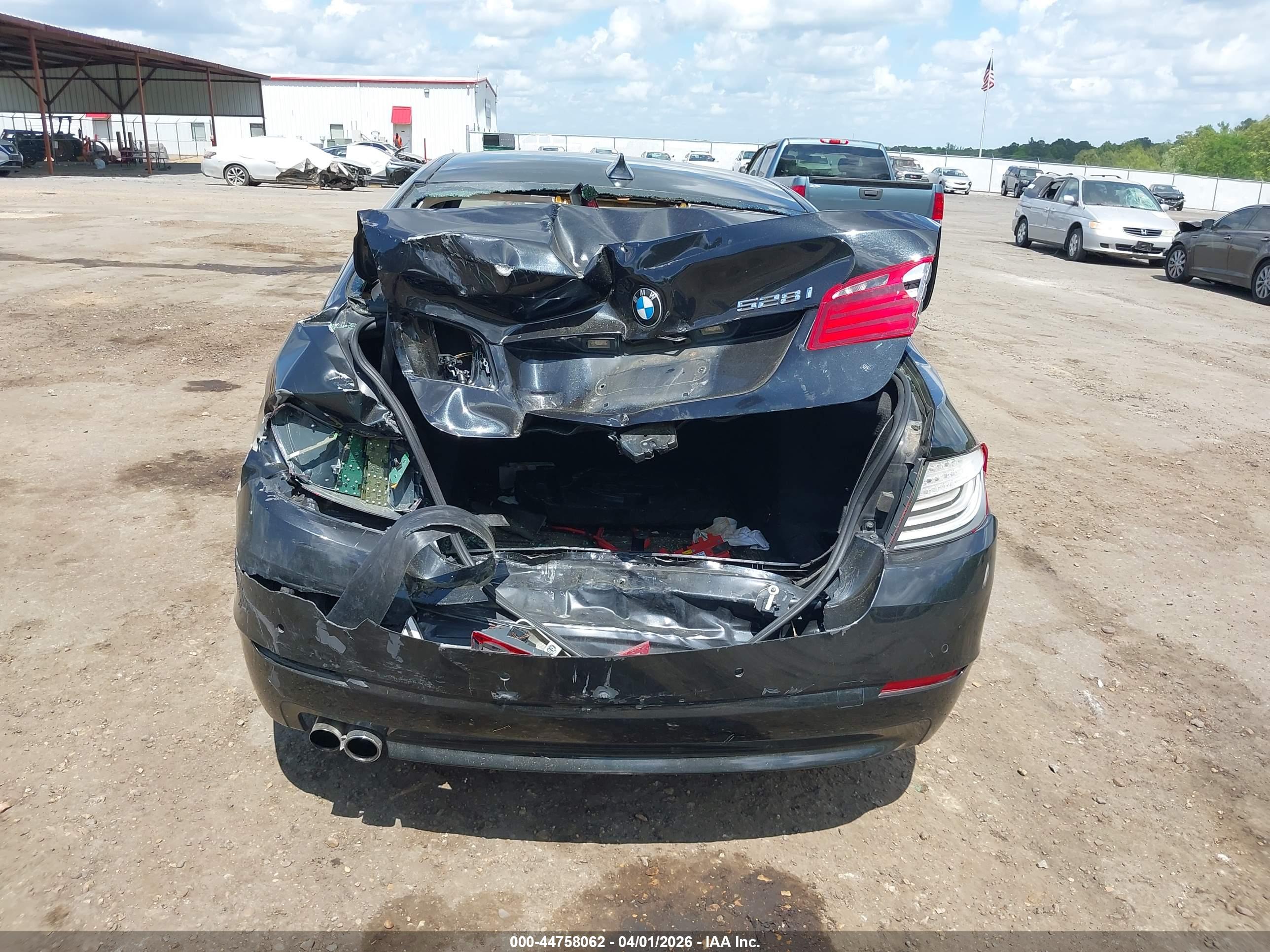 BMW 528I image 6