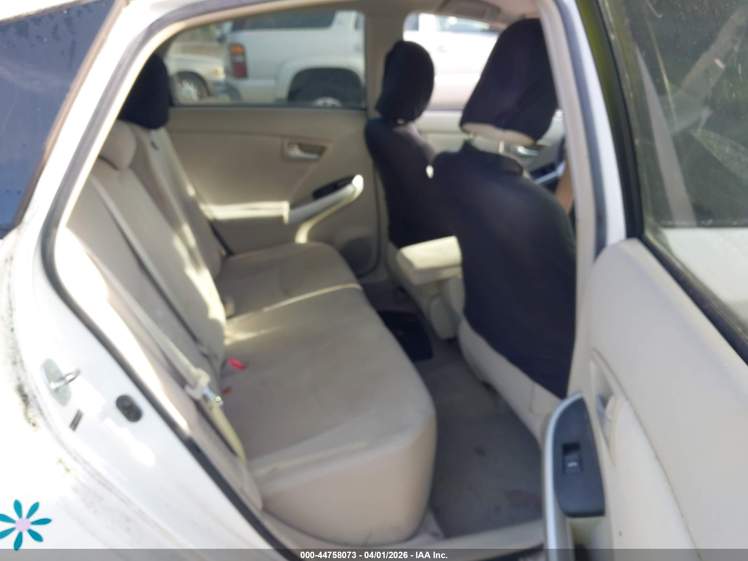 TOYOTA PRIUS image 8