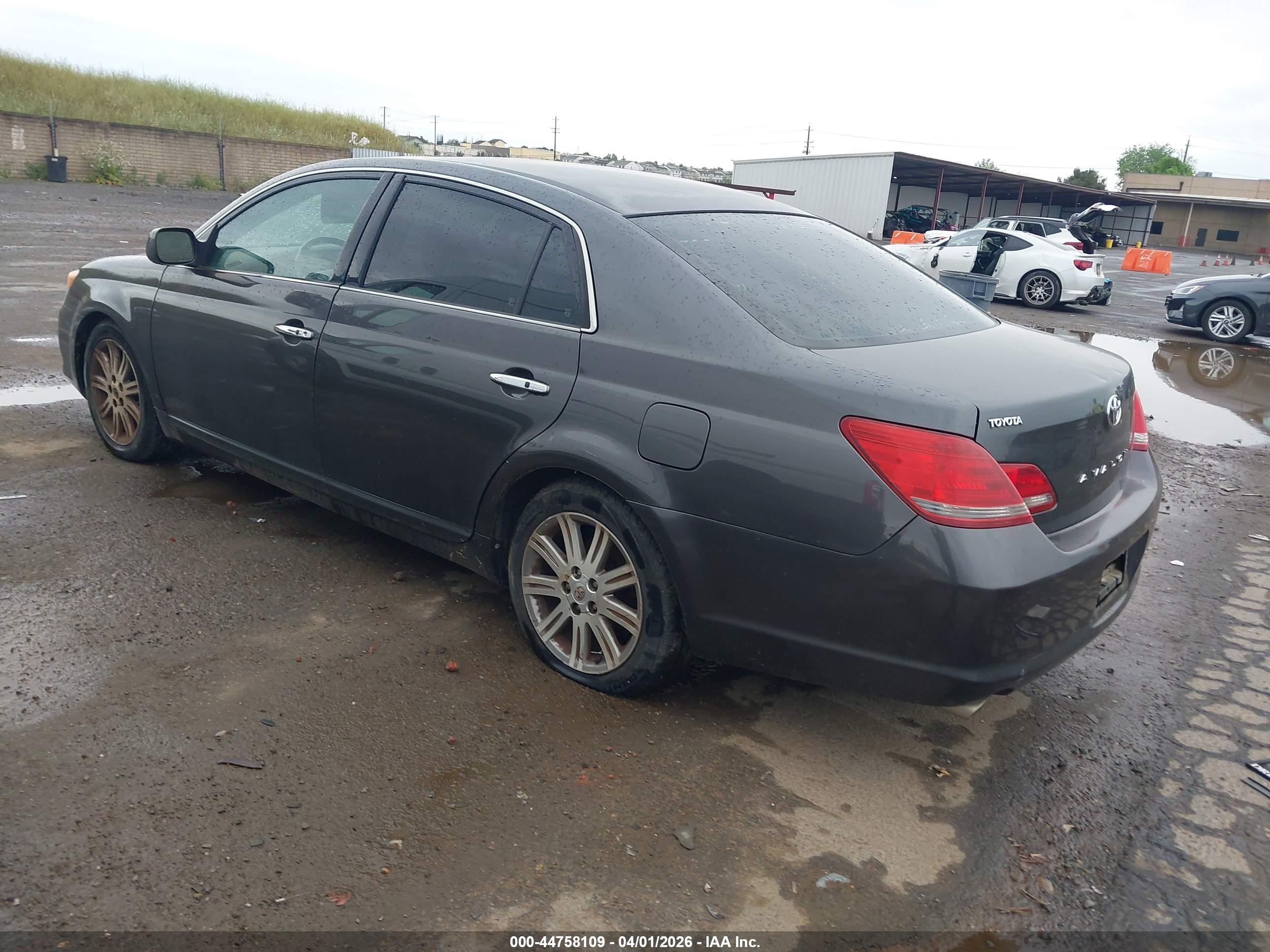 TOYOTA AVALON image 3