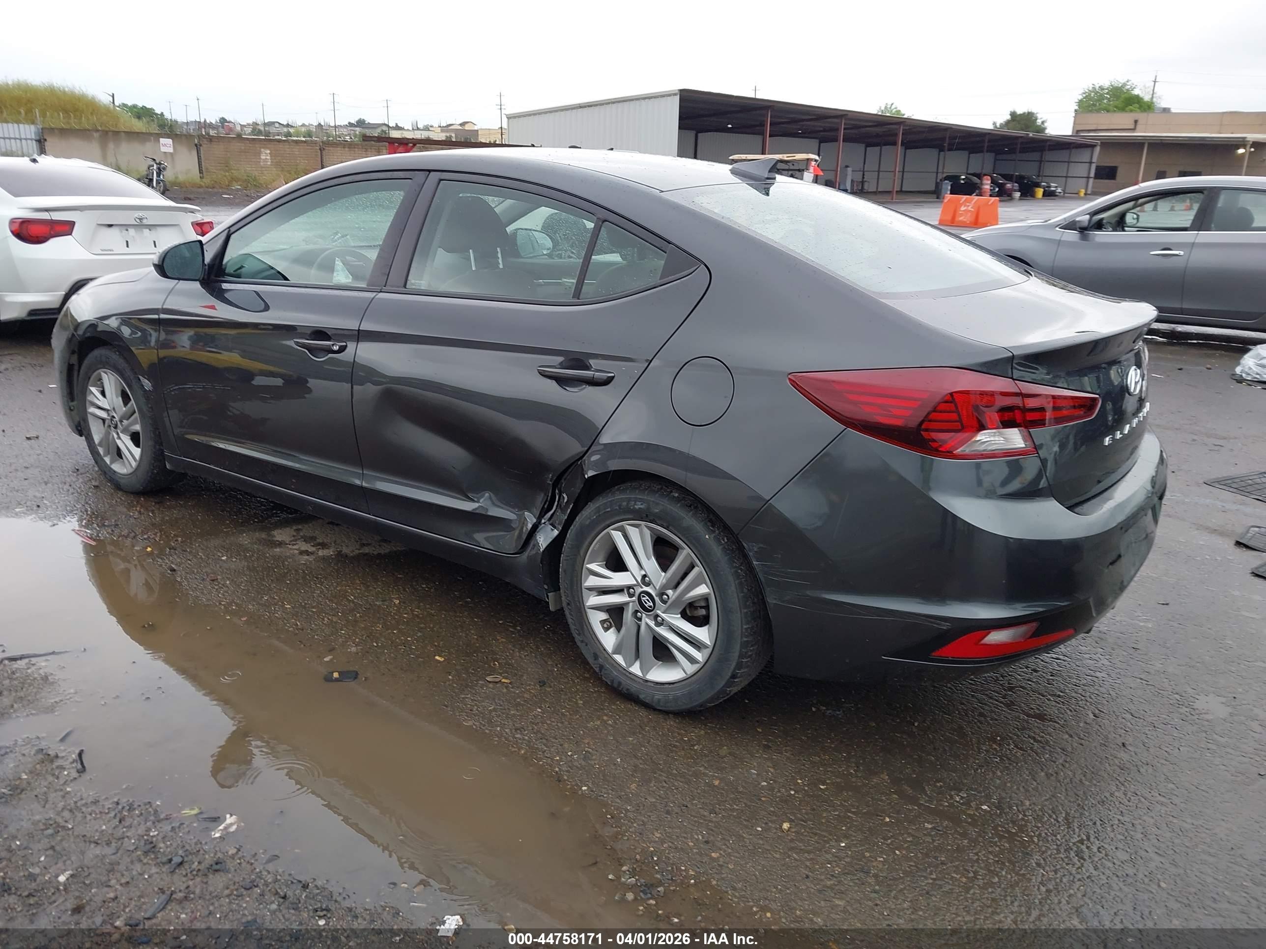 HYUNDAI ELANTRA image 3