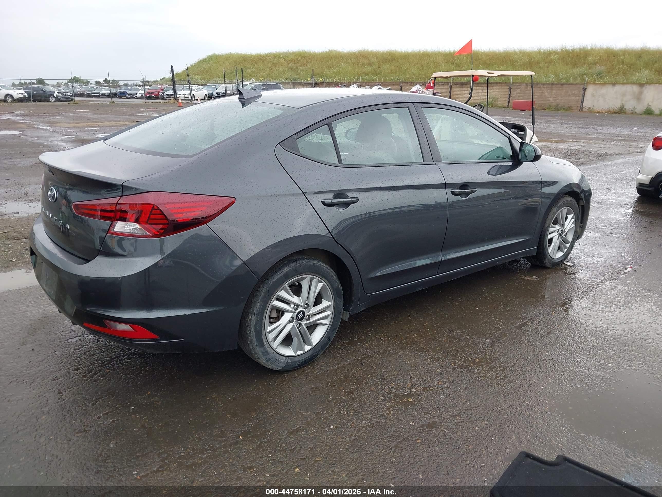 HYUNDAI ELANTRA image 4