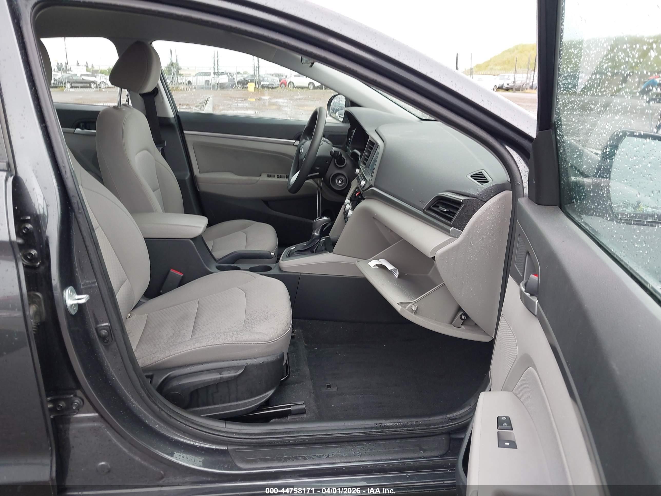HYUNDAI ELANTRA image 5