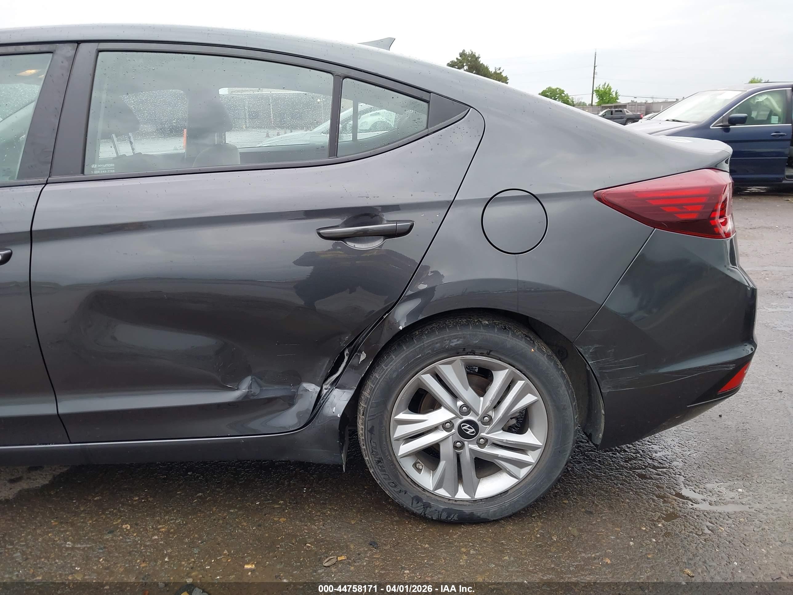 HYUNDAI ELANTRA image 6