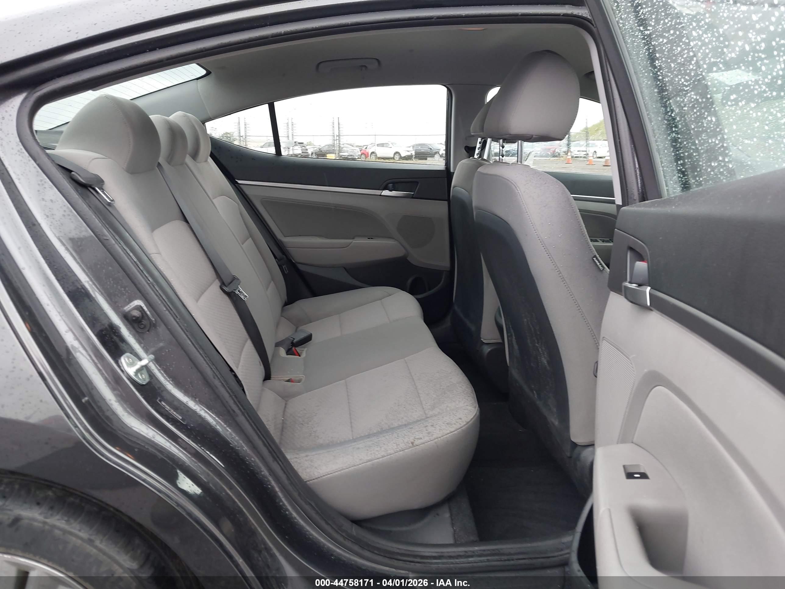 HYUNDAI ELANTRA image 8