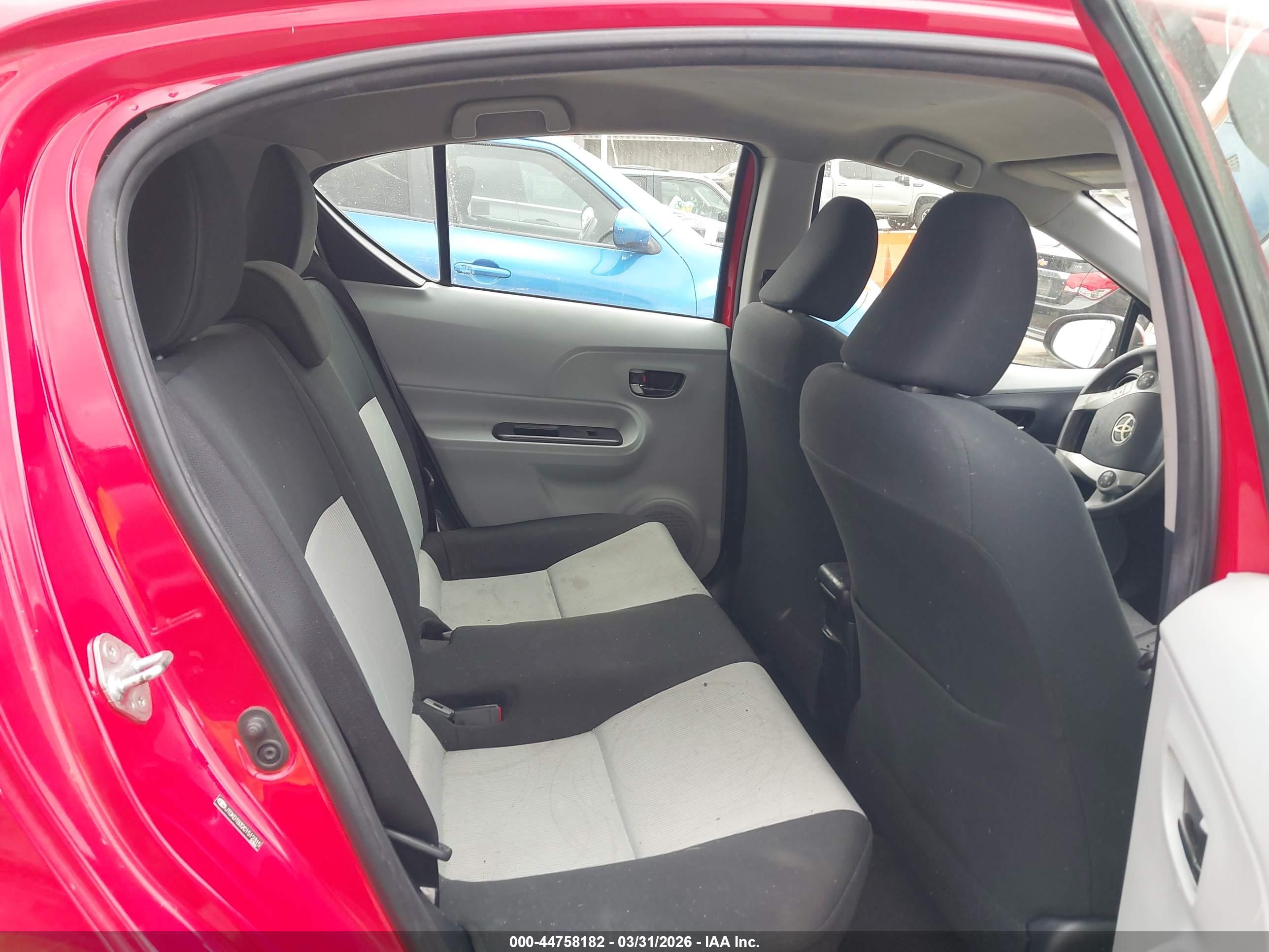 TOYOTA PRIUS image 8