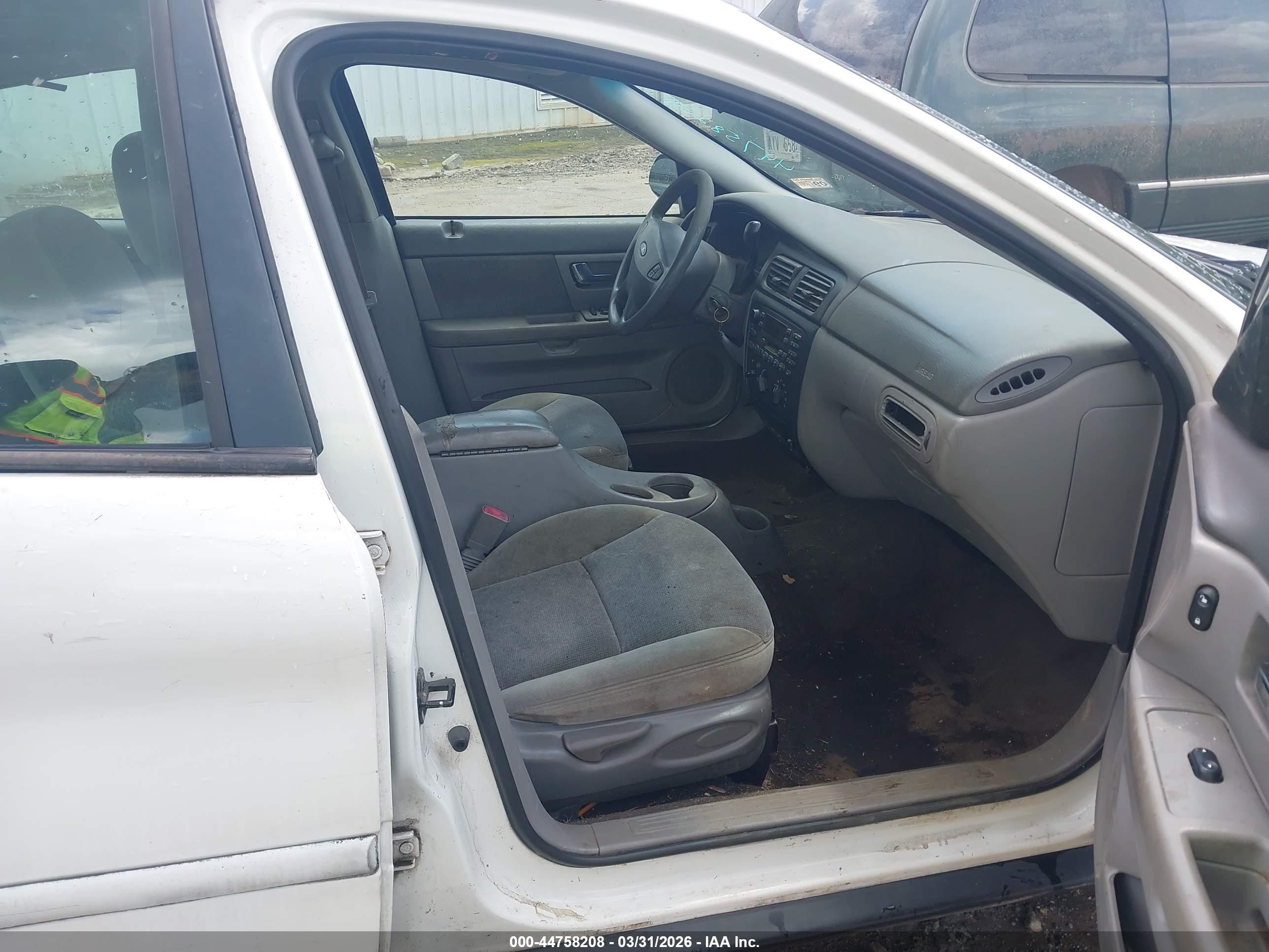 FORD TAURUS image 5