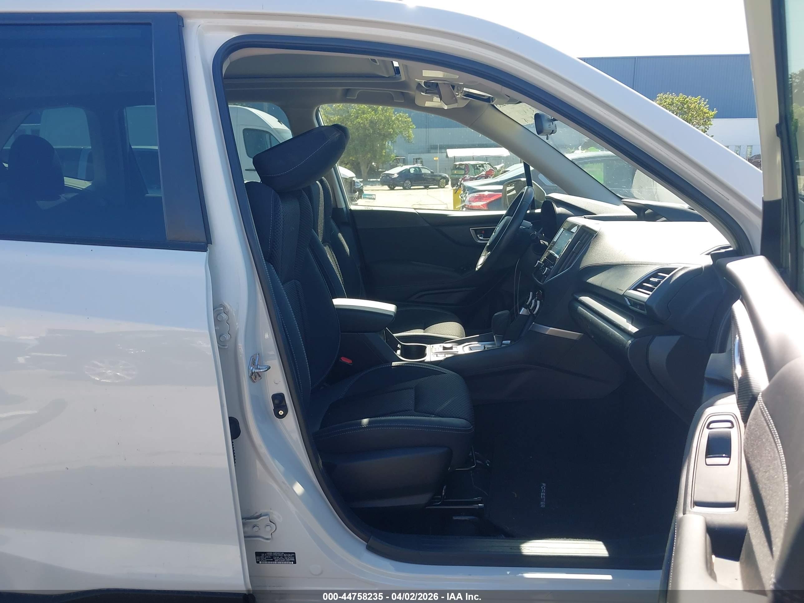 SUBARU FORESTER image 5