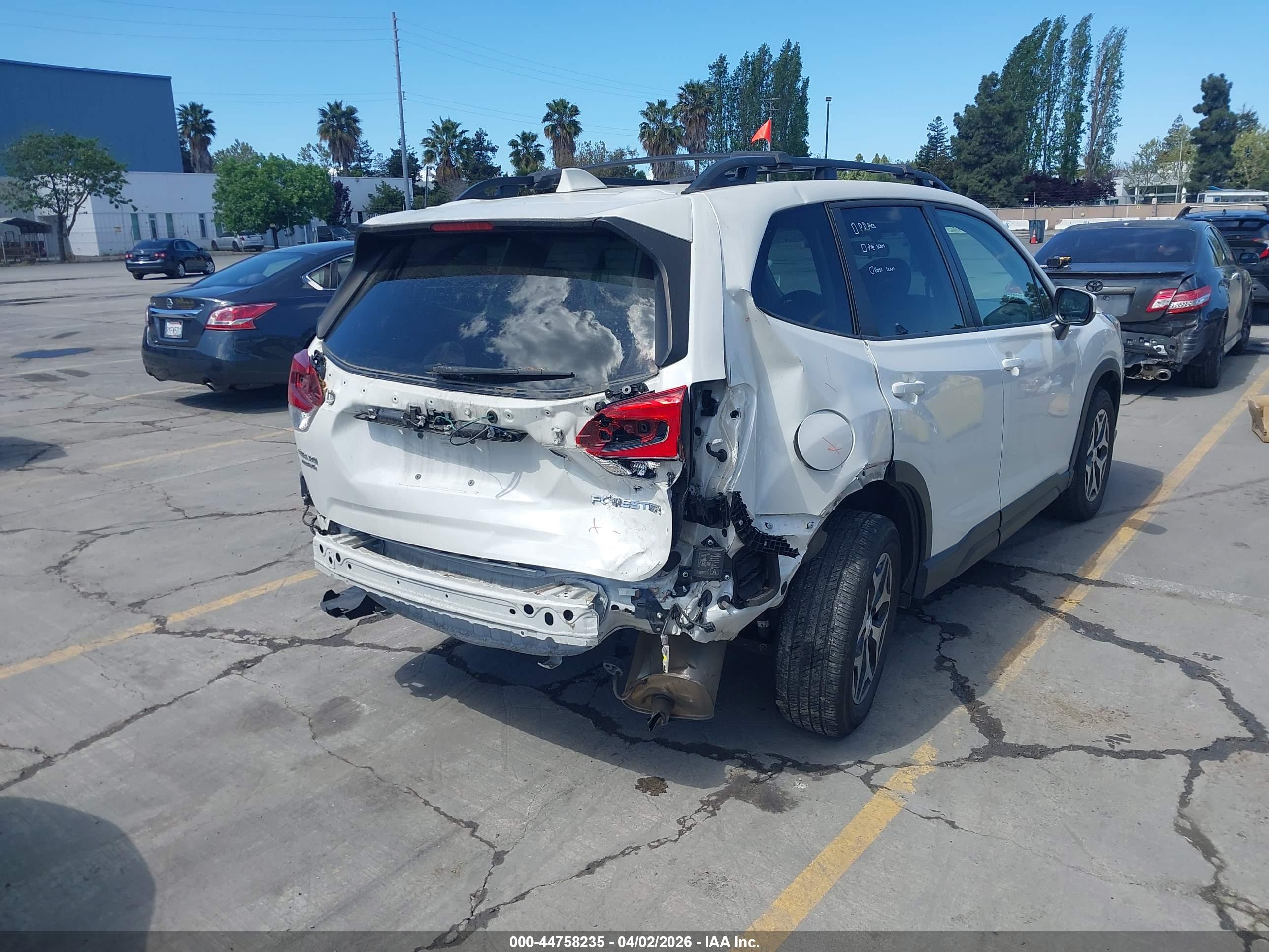 SUBARU FORESTER image 6