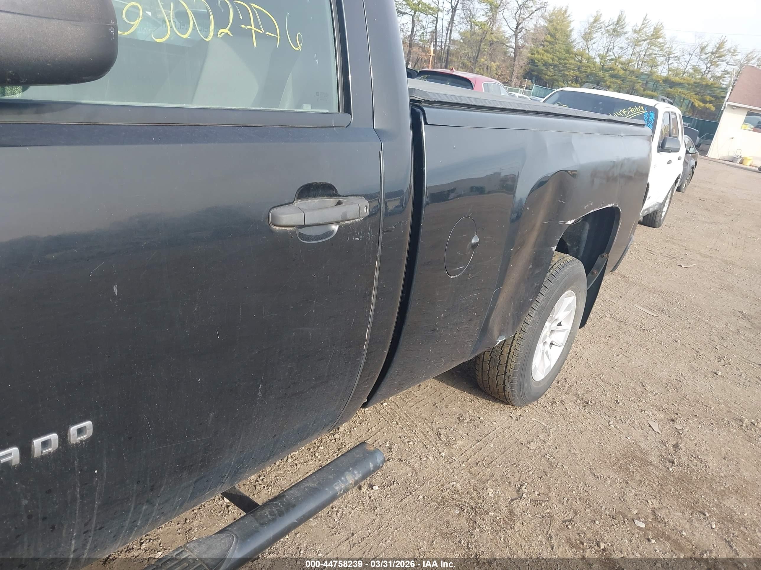 CHEVROLET SILVERADO image 6