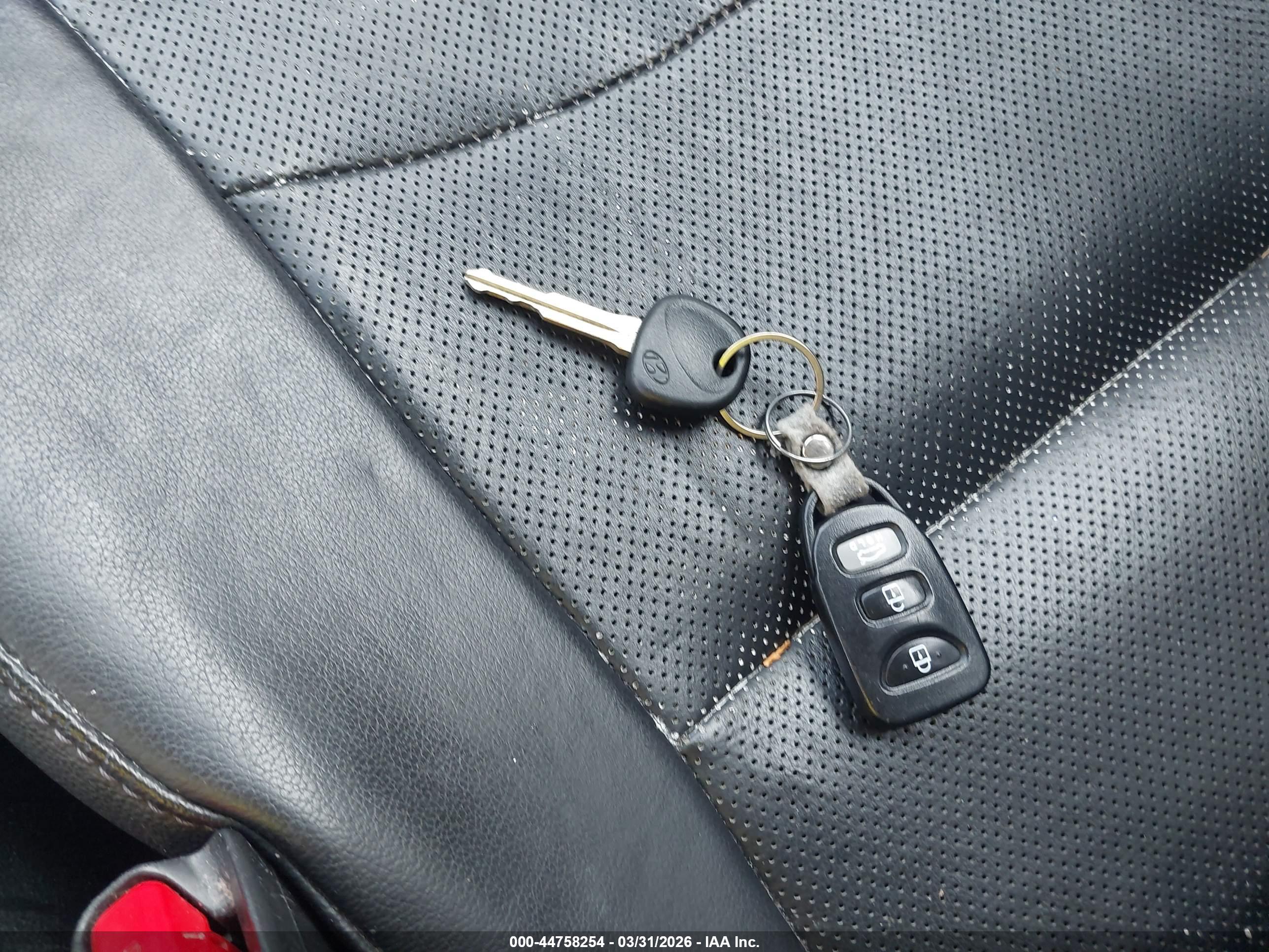 HYUNDAI ELANTRA image 11