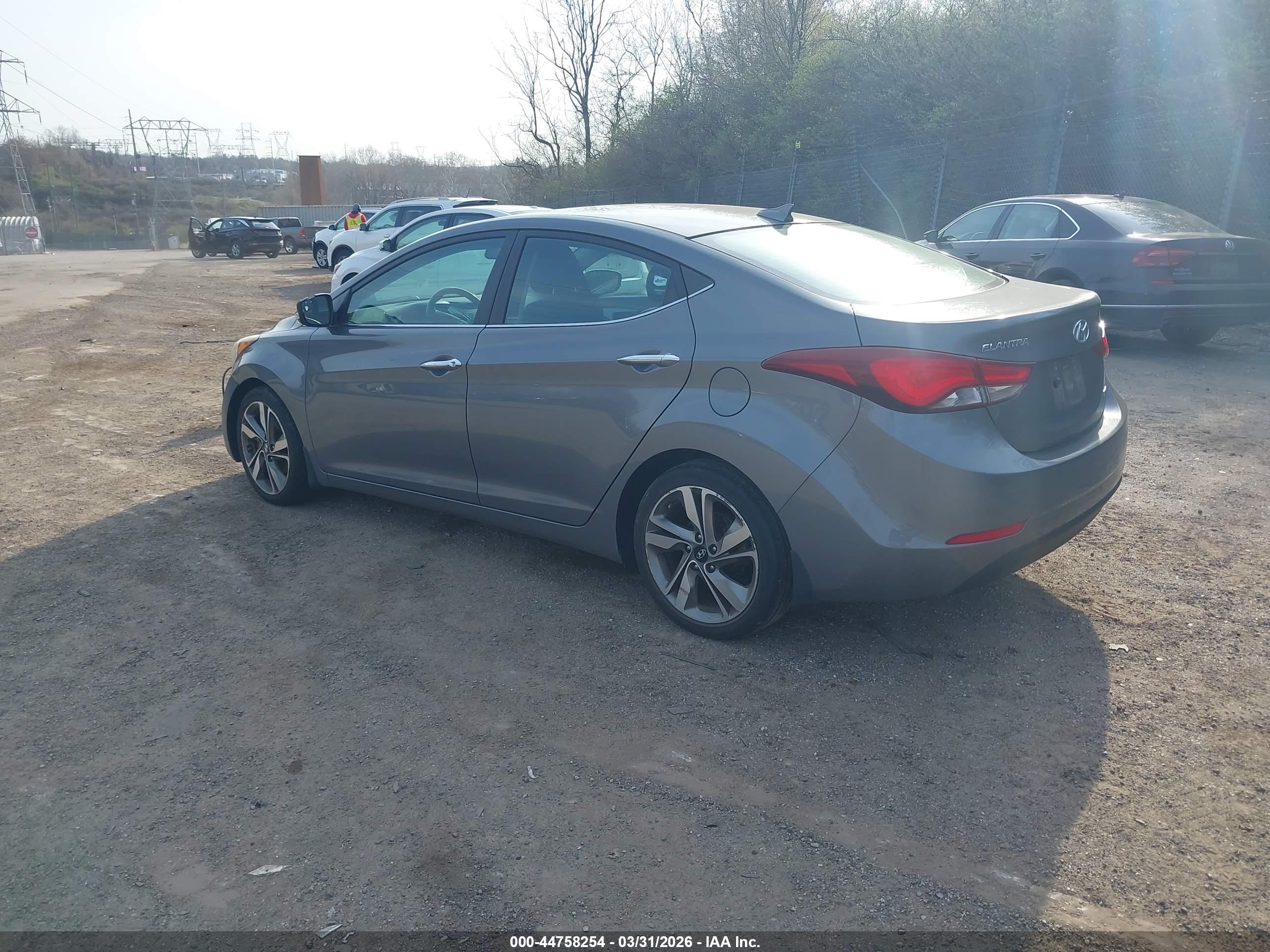 HYUNDAI ELANTRA image 3