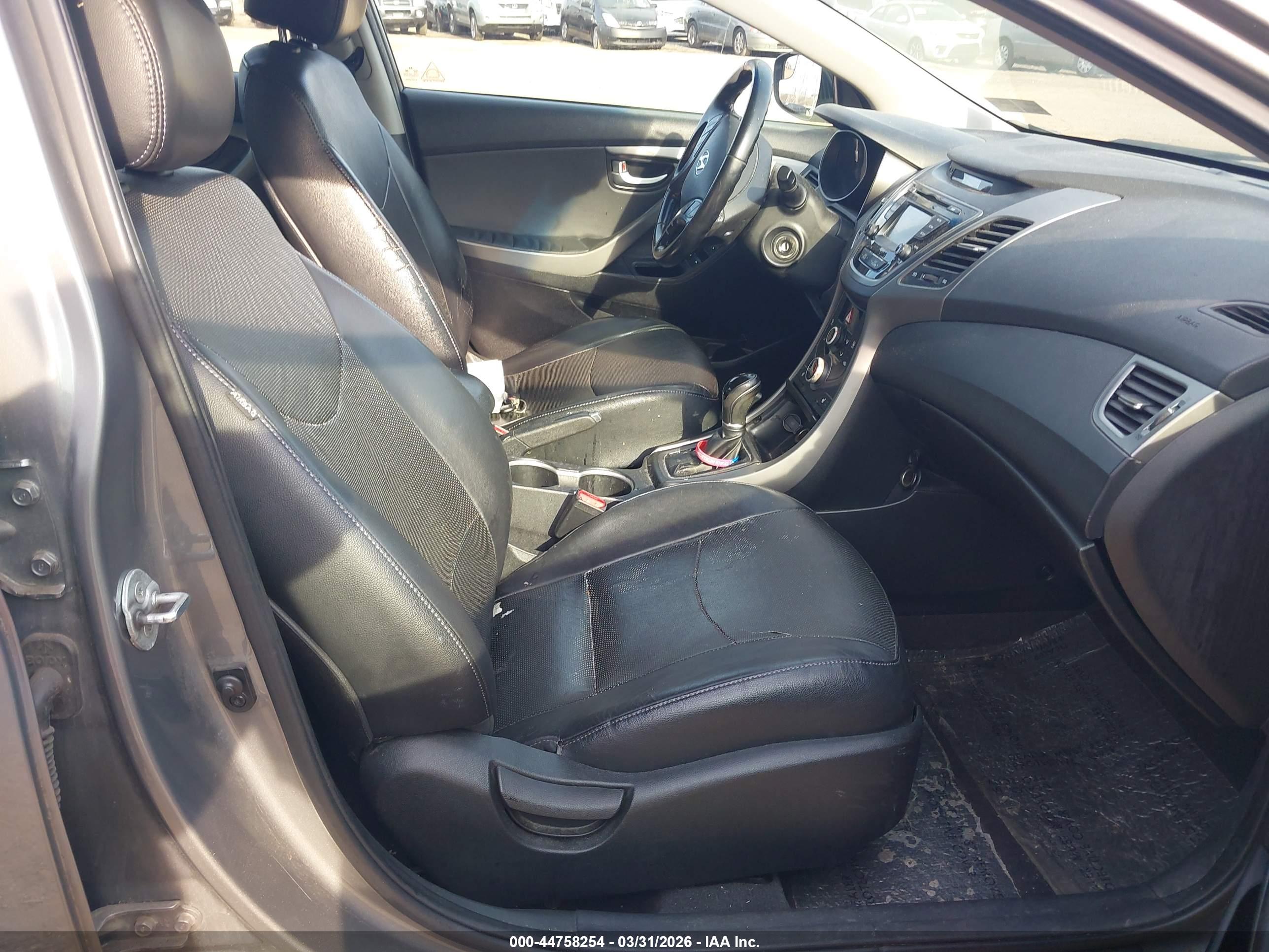 HYUNDAI ELANTRA image 5