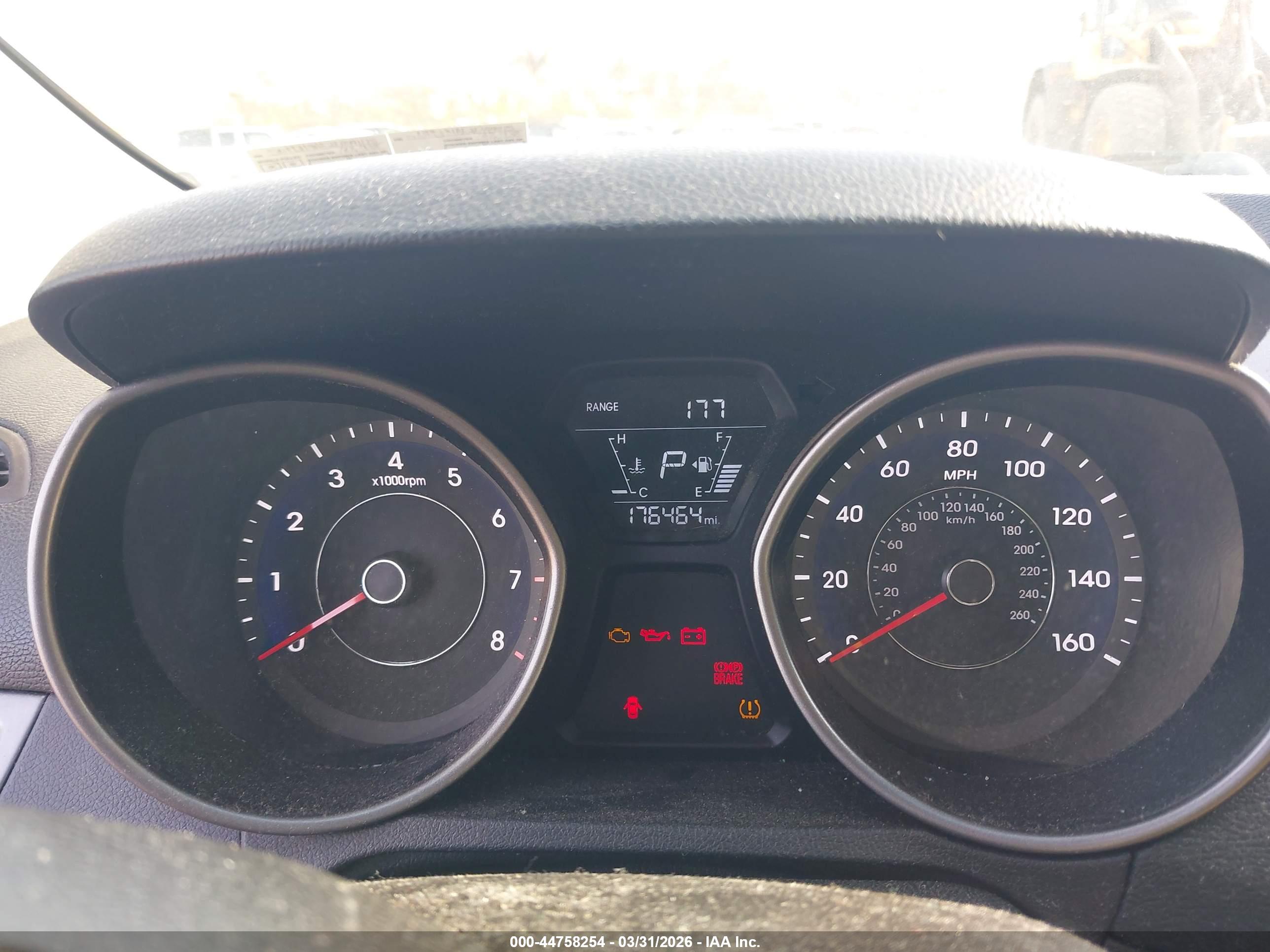 HYUNDAI ELANTRA image 7