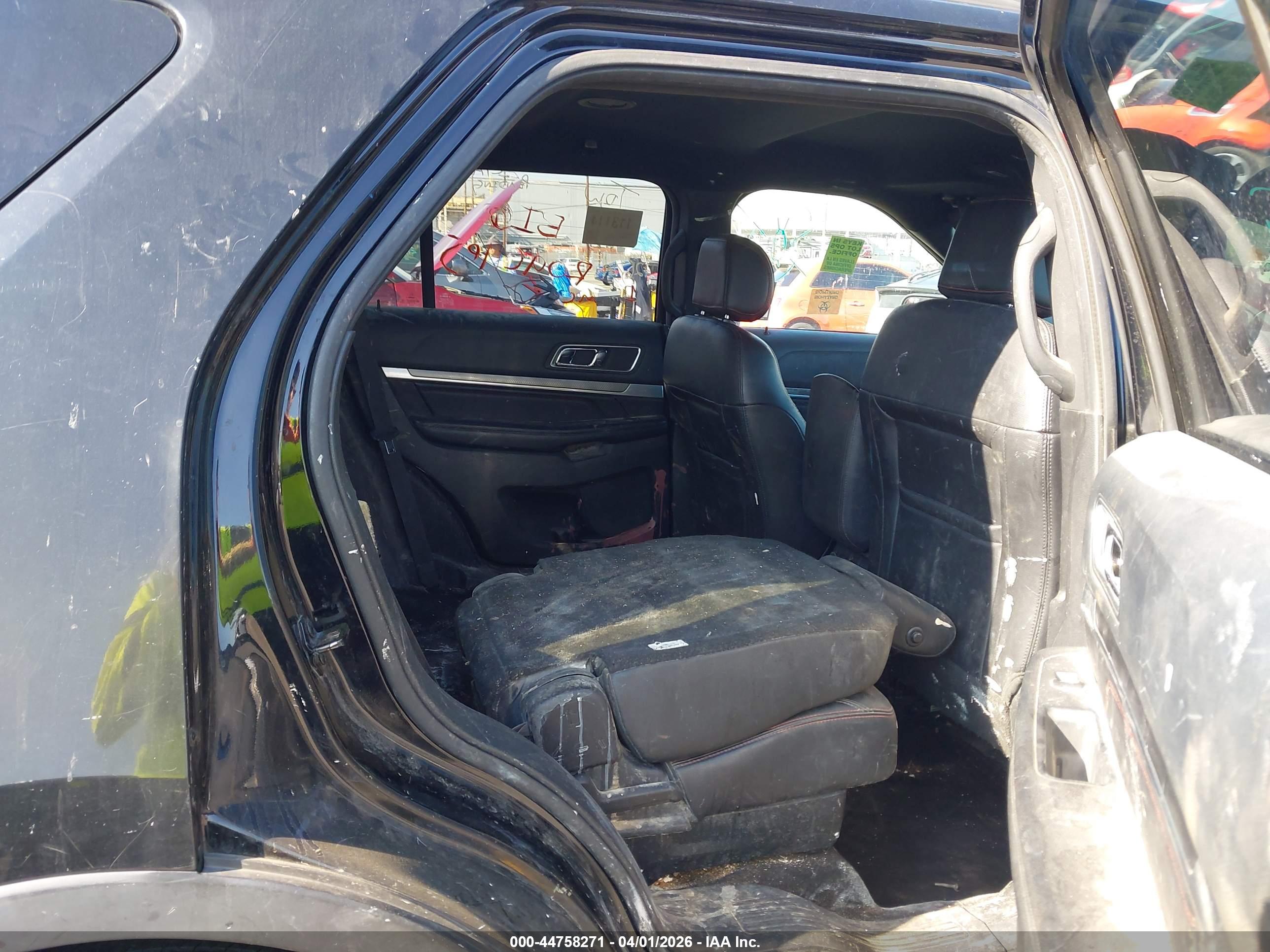 FORD EXPLORER image 8