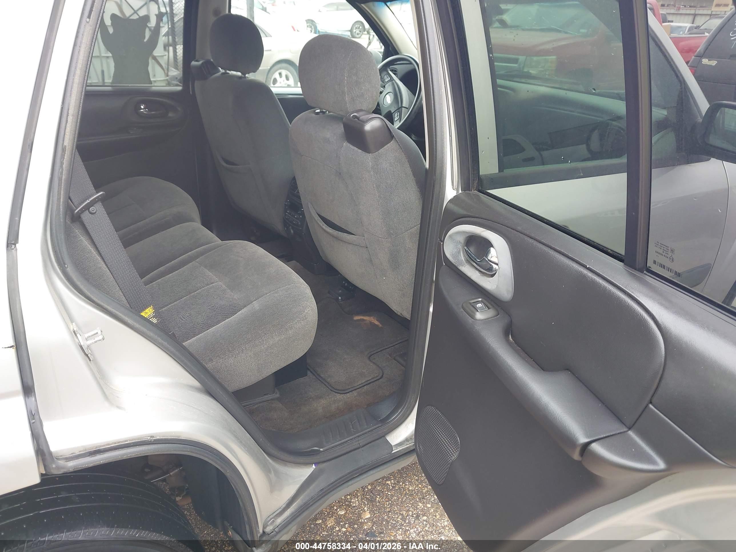 CHEVROLET TRAILBLAZER image 8