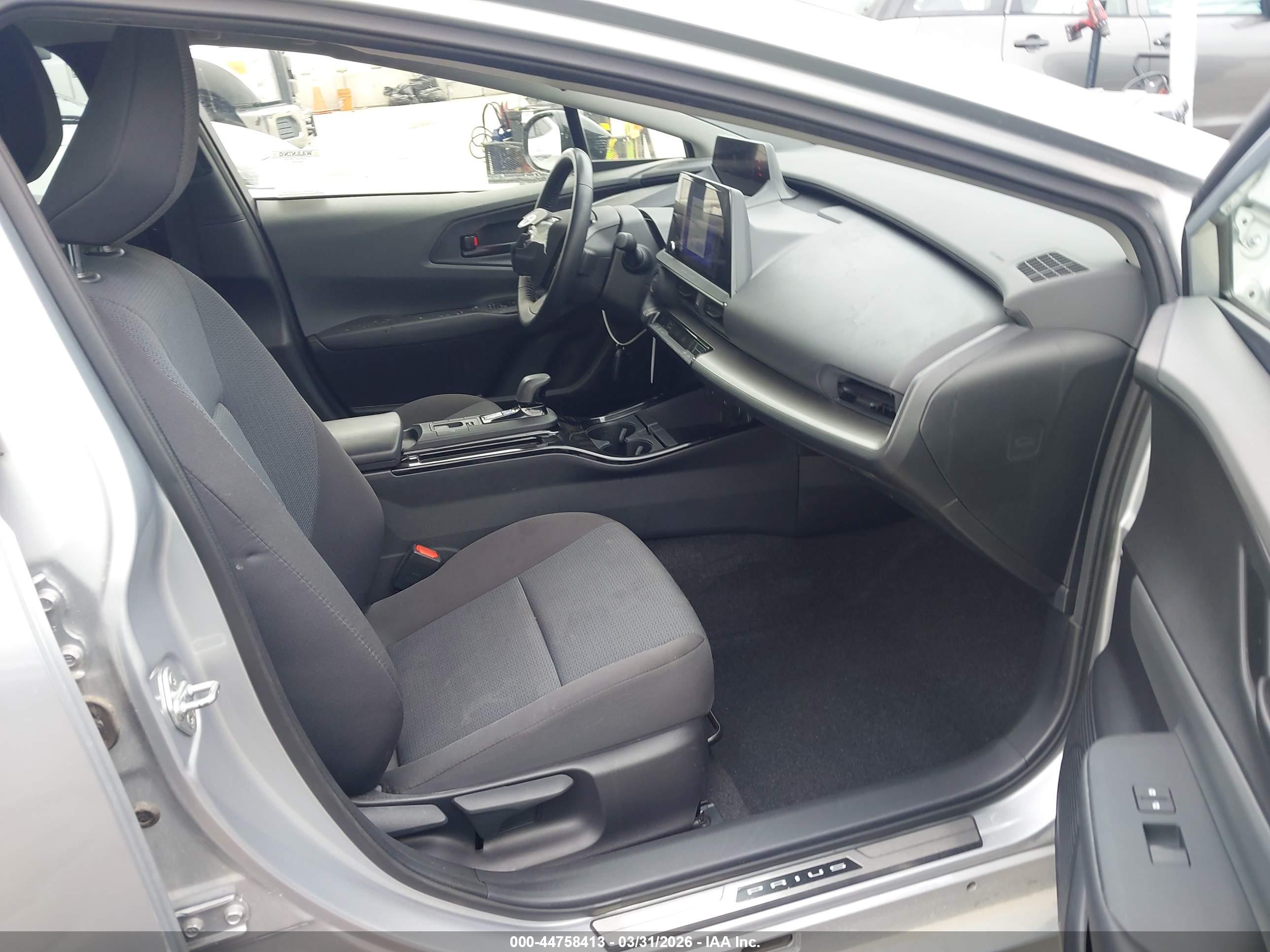 TOYOTA PRIUS image 5
