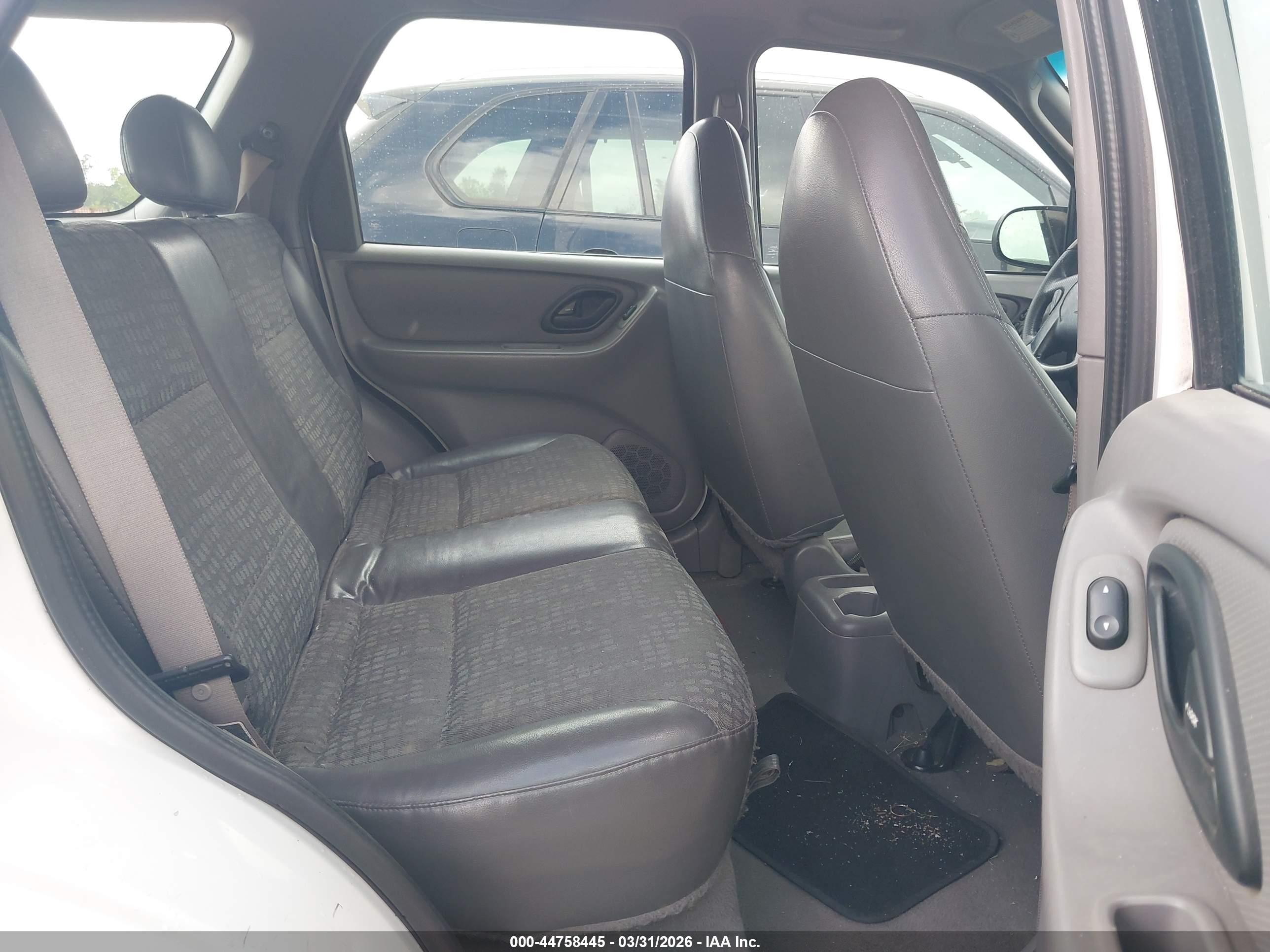 FORD ESCAPE image 8