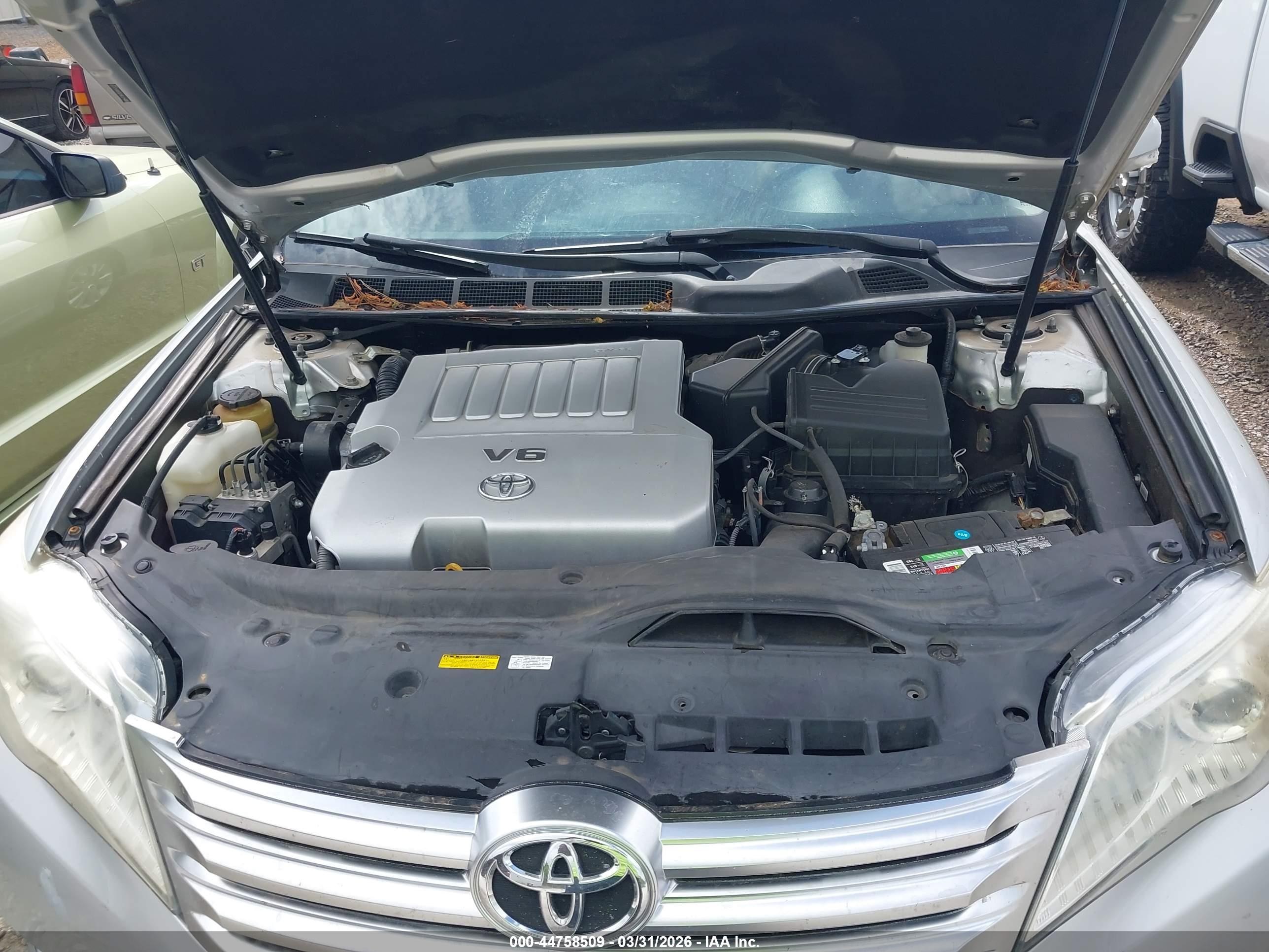 TOYOTA AVALON image 10