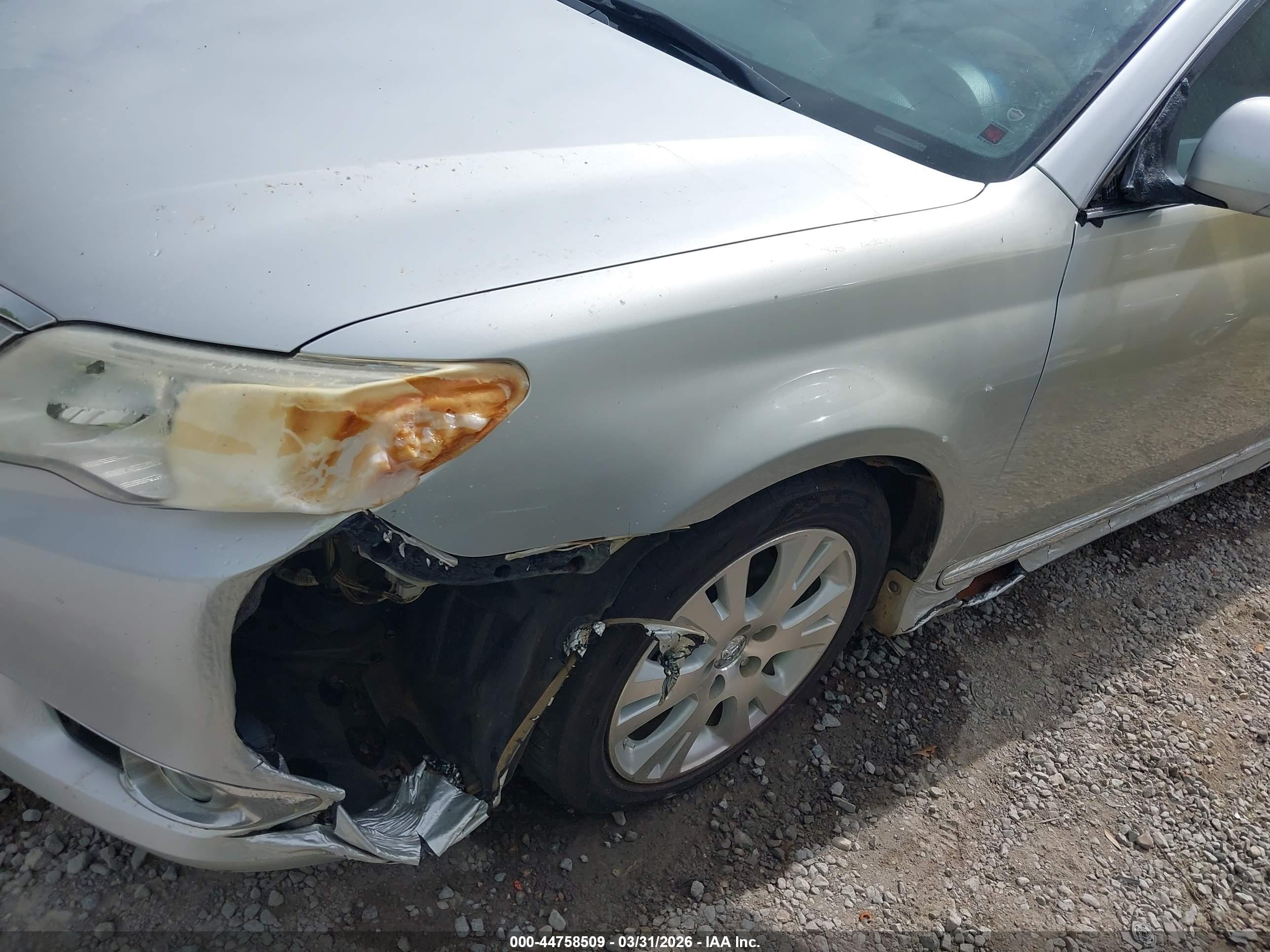TOYOTA AVALON image 6