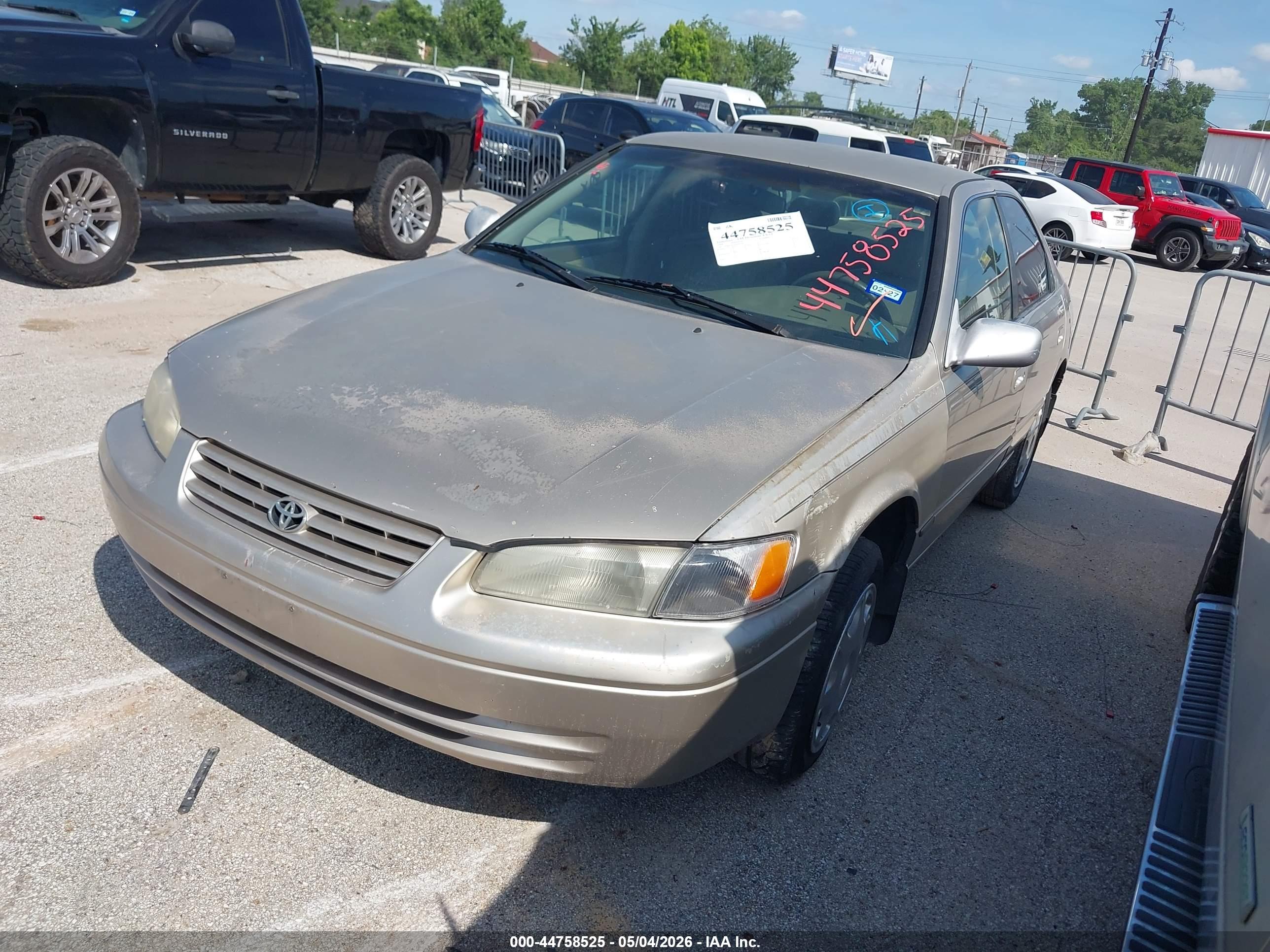 TOYOTA CAMRY image 2