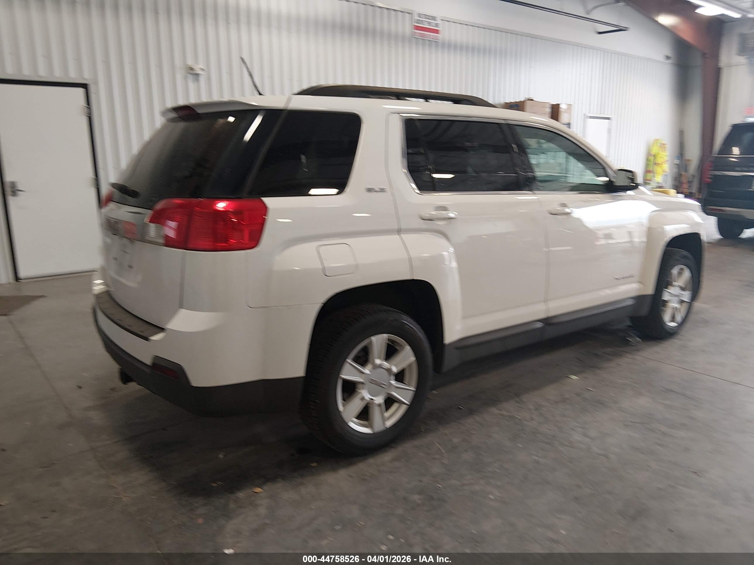 GMC TERRAIN image 4
