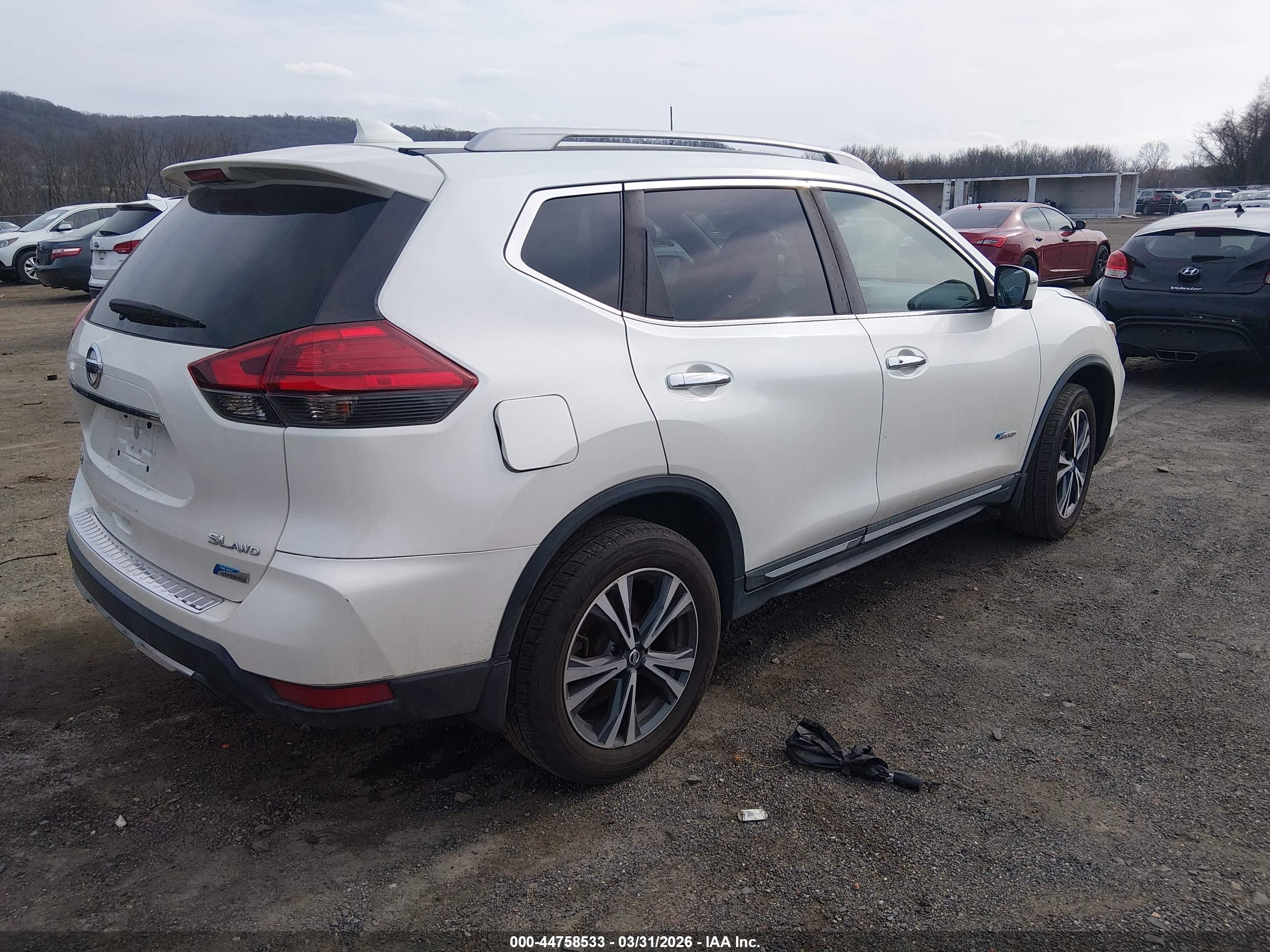 NISSAN ROGUE image 4