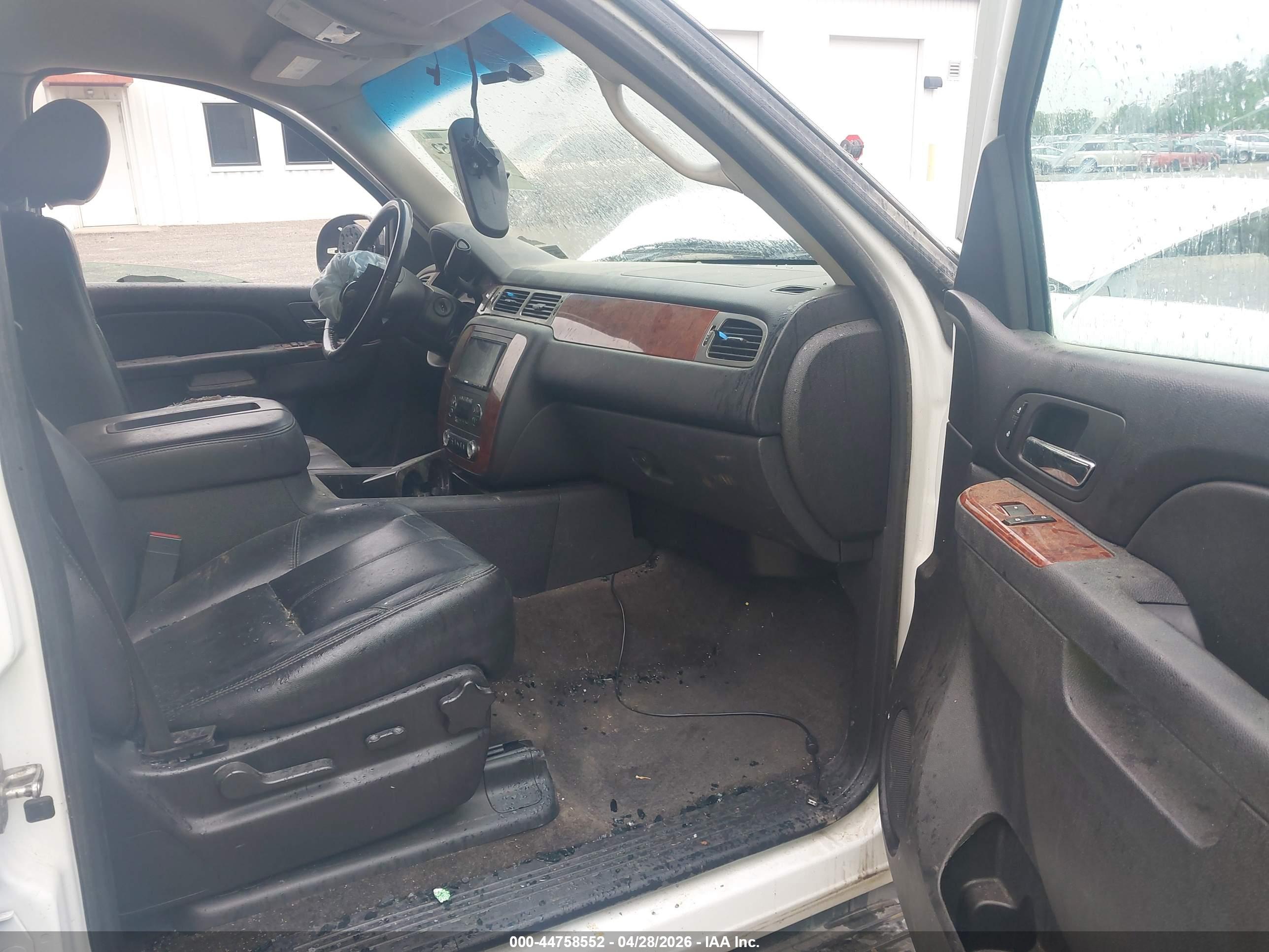 CHEVROLET TAHOE image 5