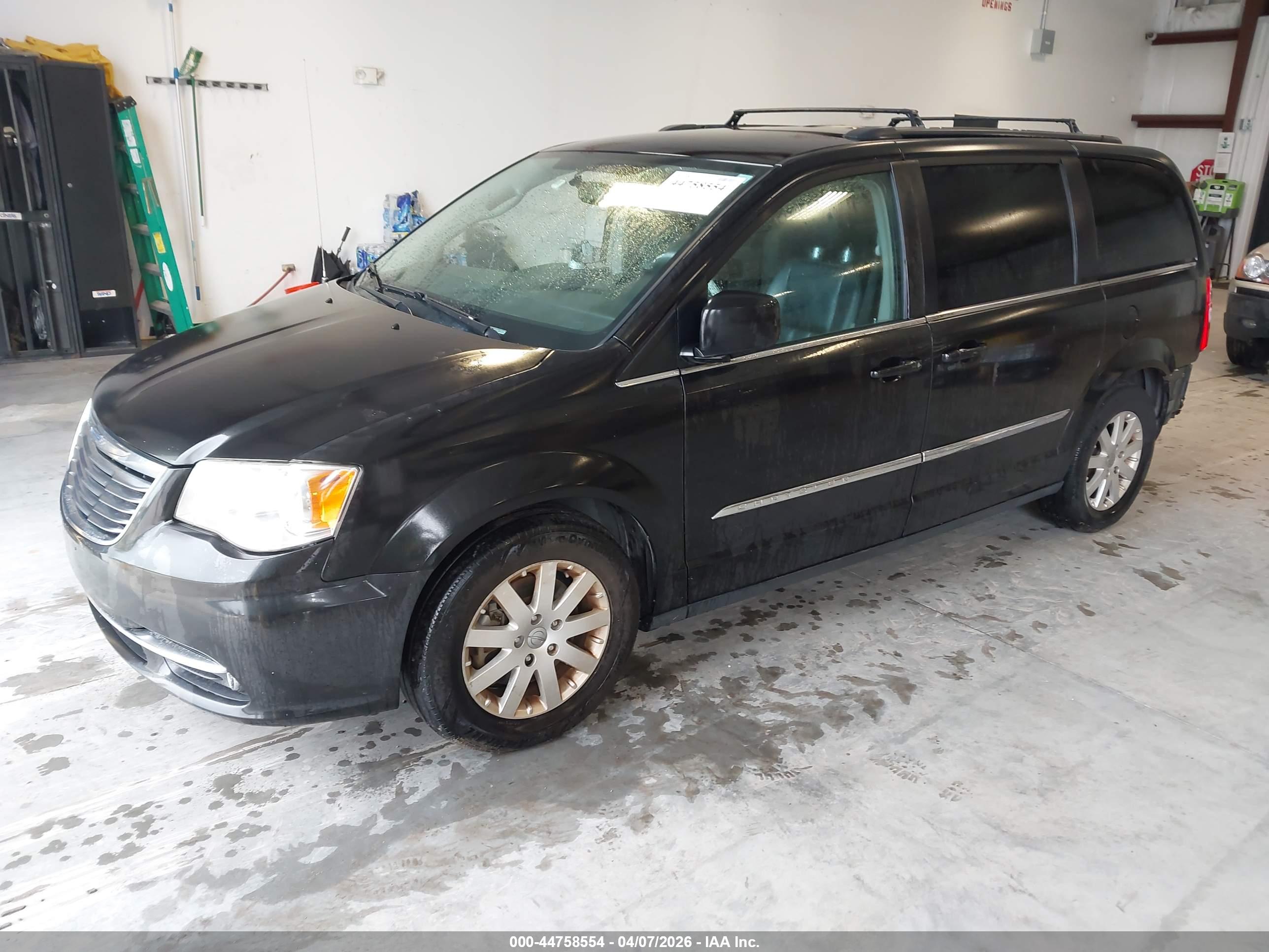 CHRYSLER TOWN image 2