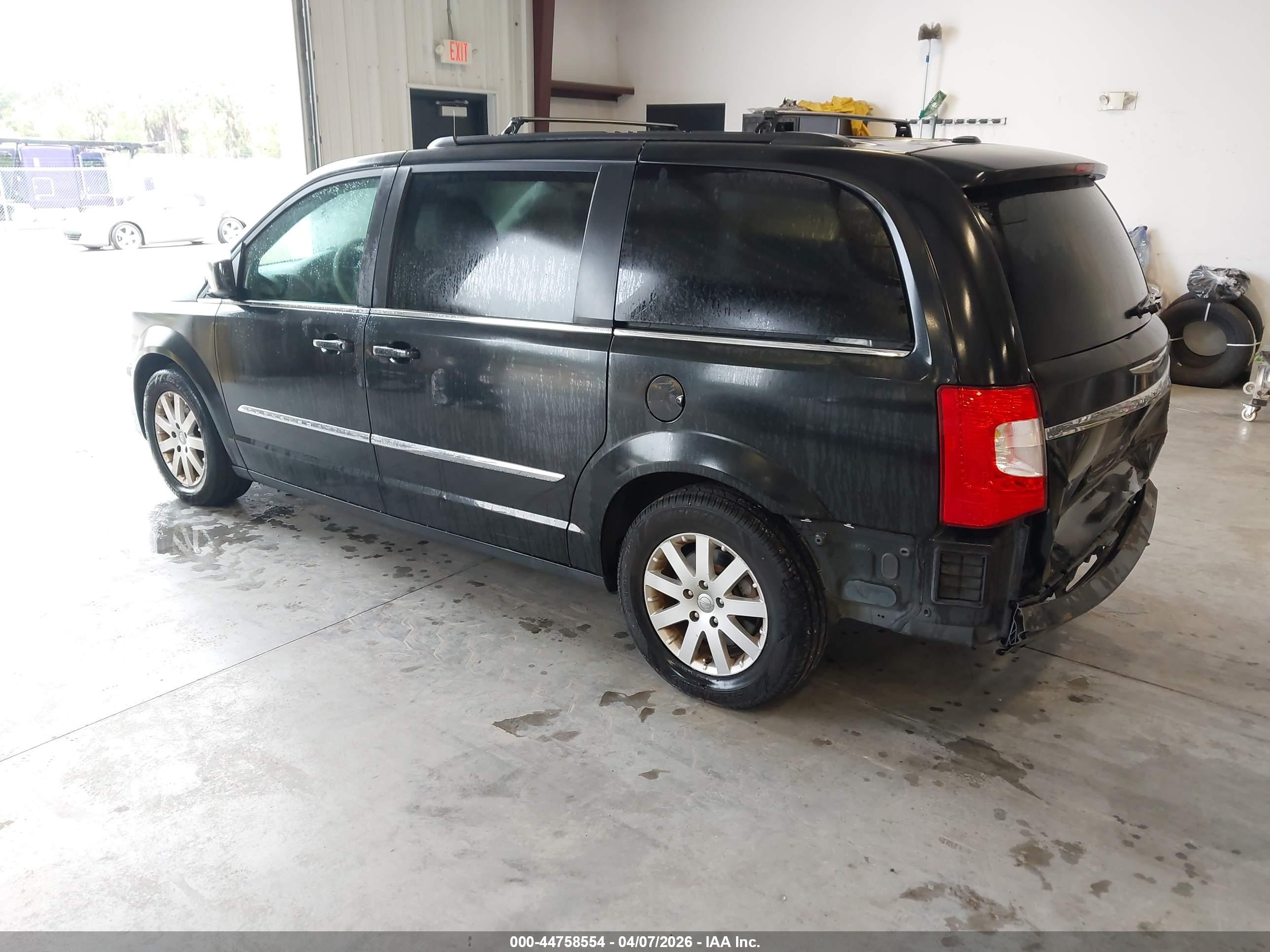 CHRYSLER TOWN image 3