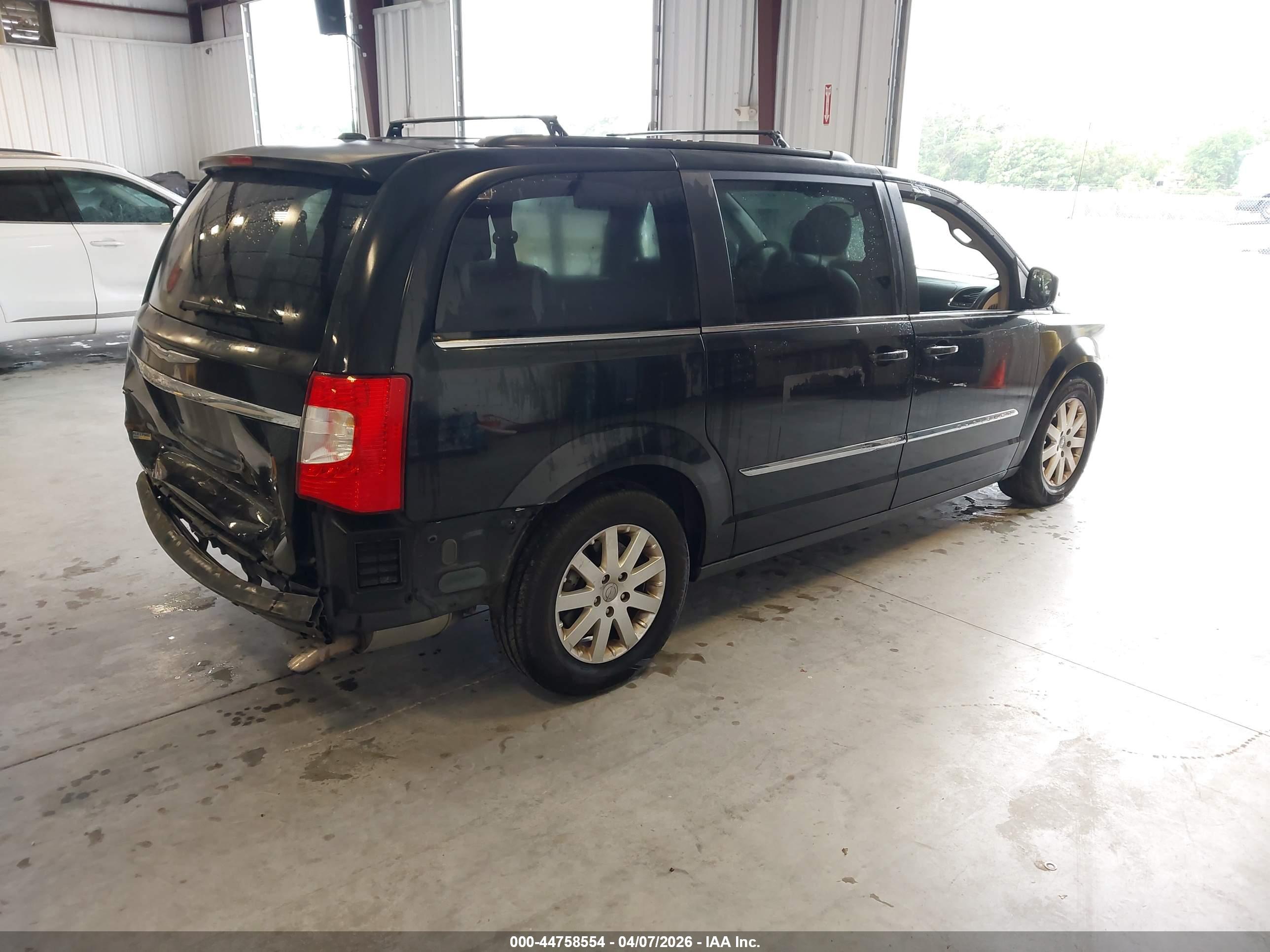 CHRYSLER TOWN image 4