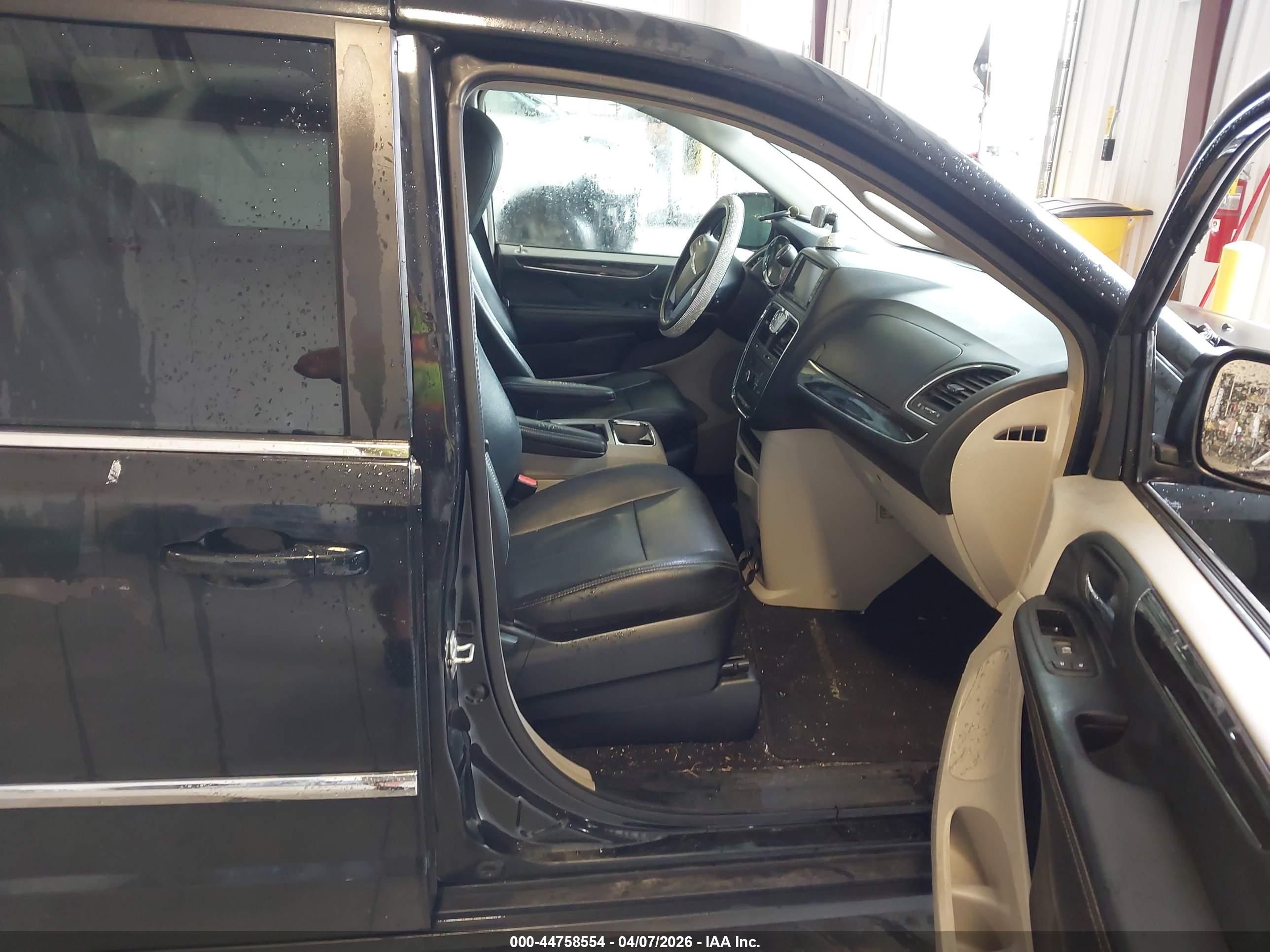 CHRYSLER TOWN image 5