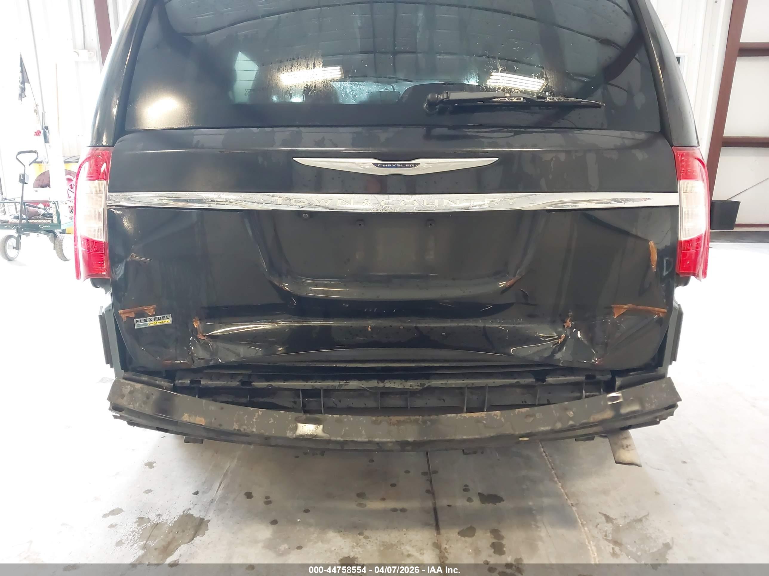 CHRYSLER TOWN image 6