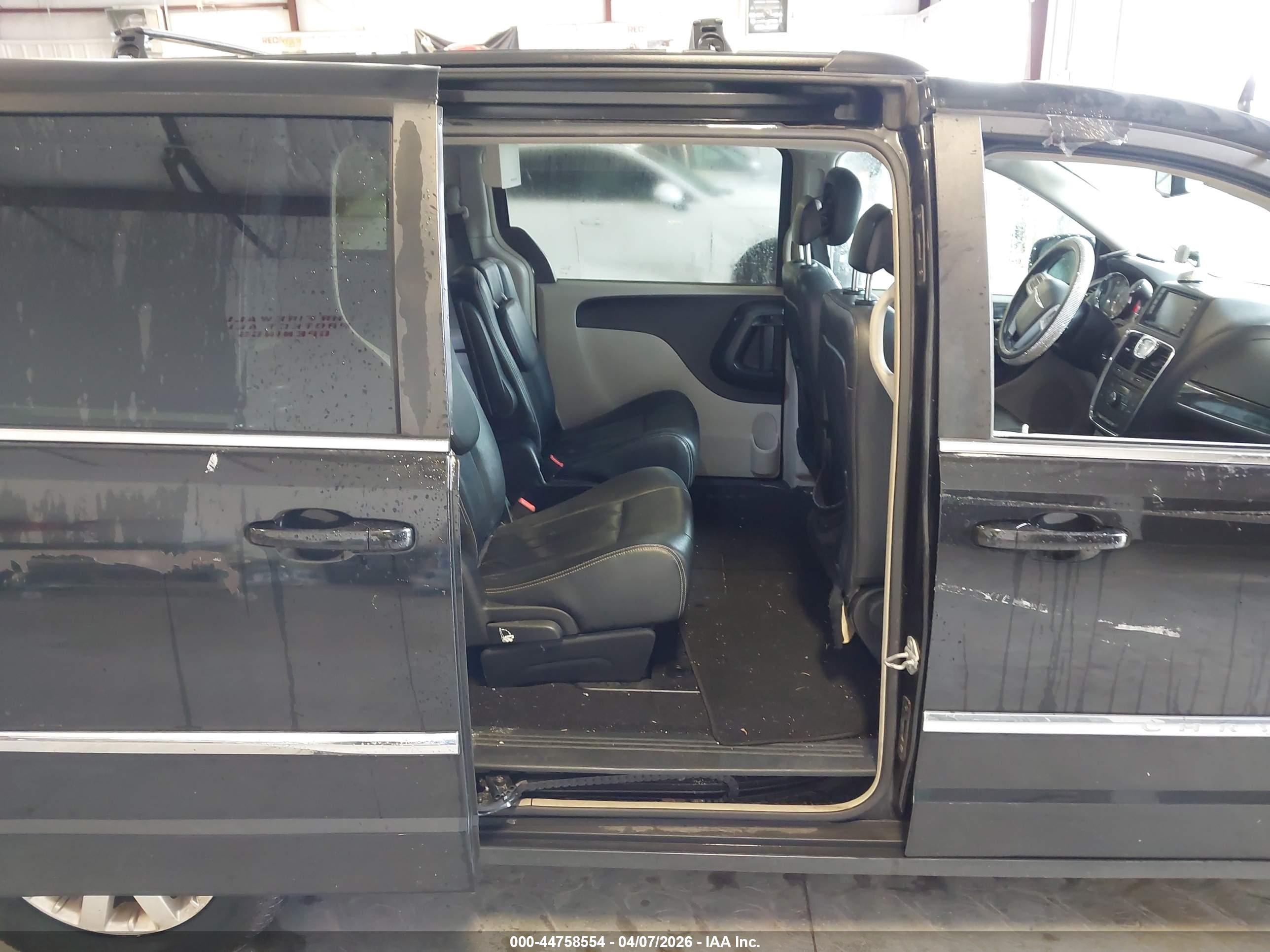 CHRYSLER TOWN image 8