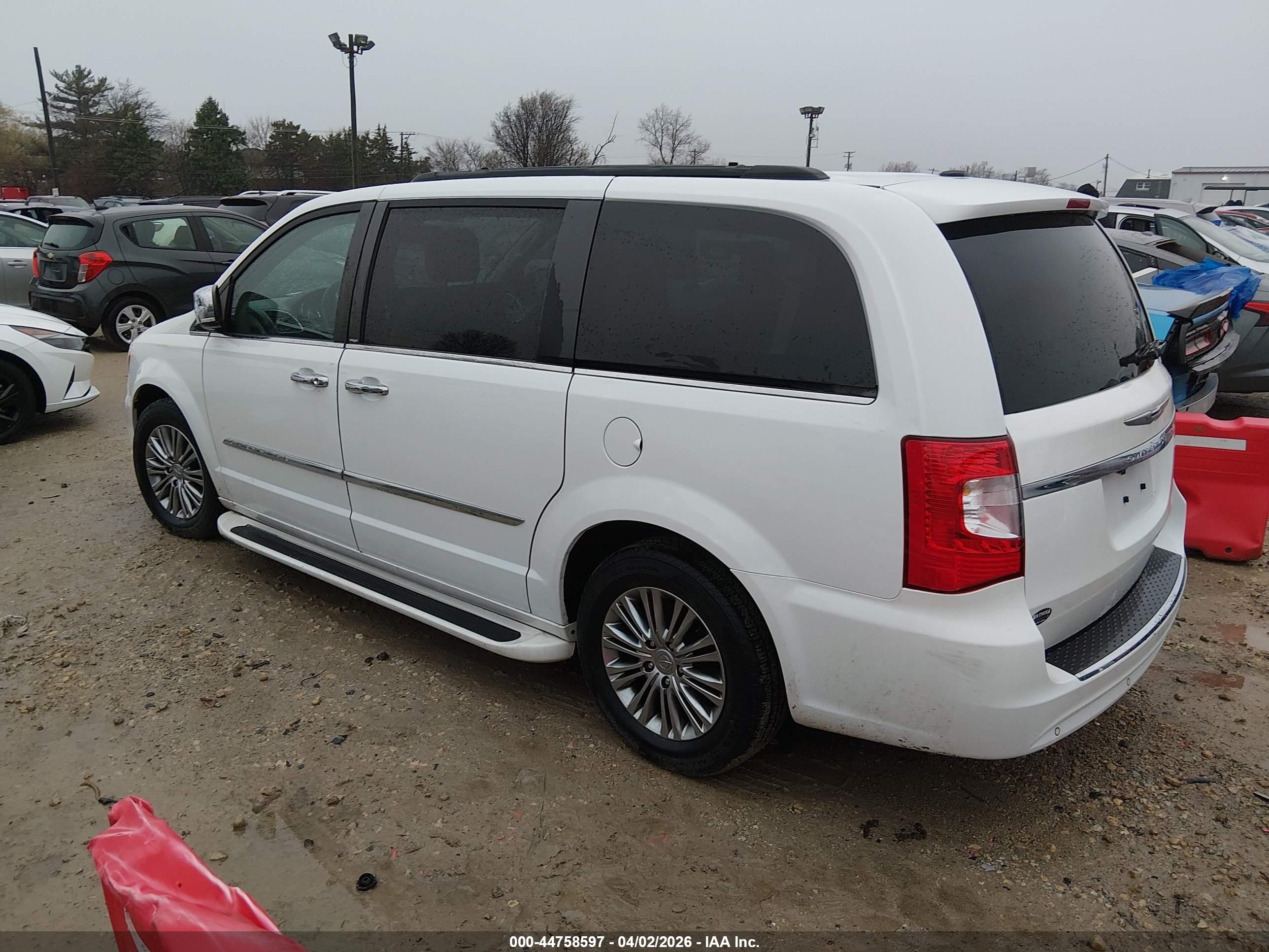 CHRYSLER TOWN image 3