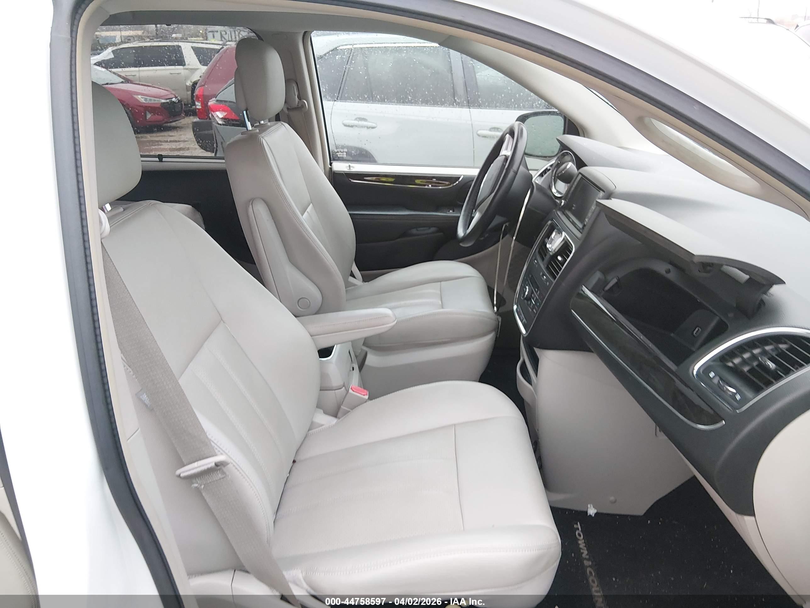 CHRYSLER TOWN image 5