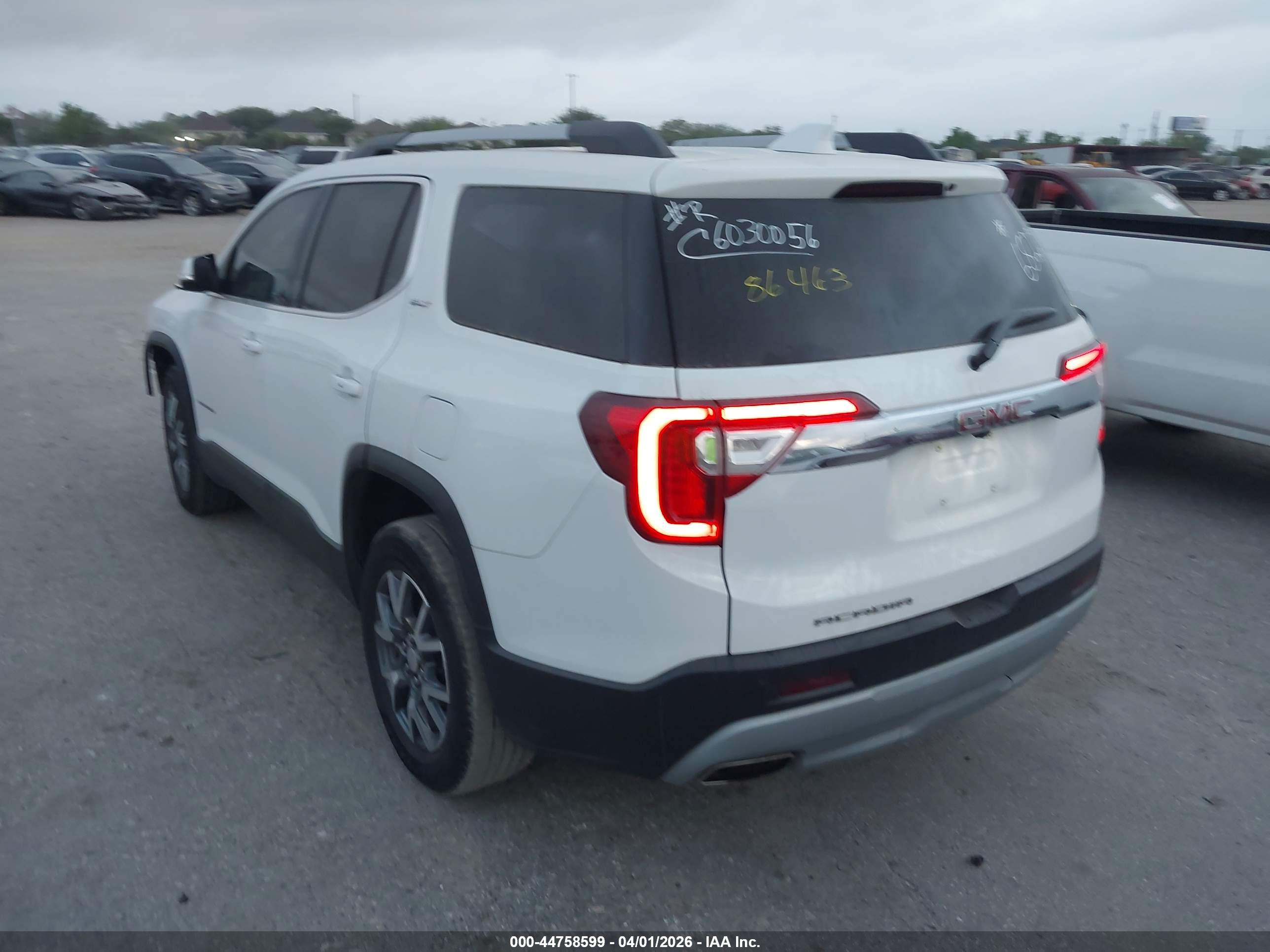 GMC ACADIA image 3