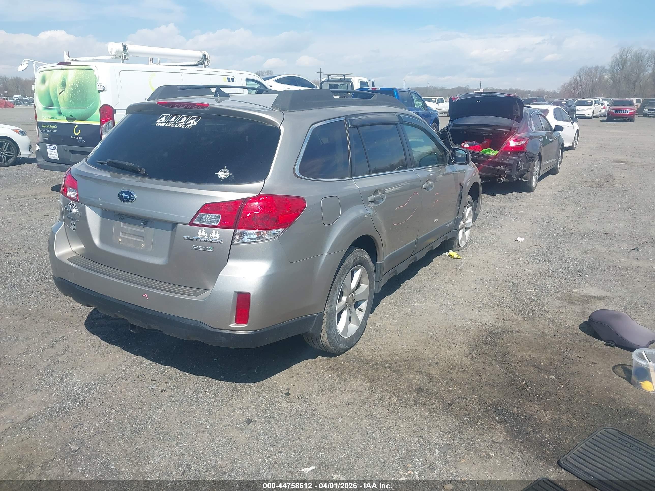 SUBARU OUTBACK image 4