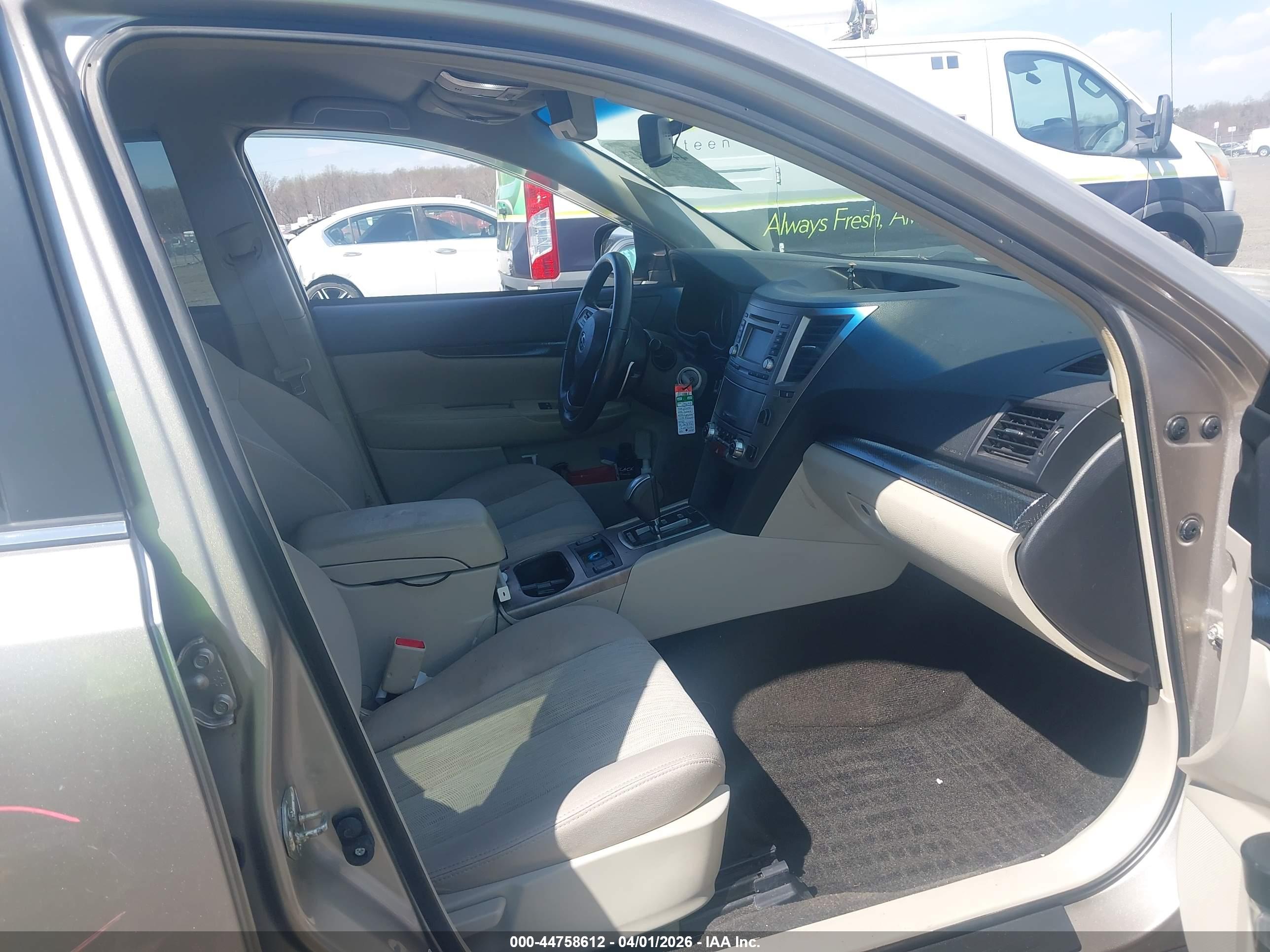 SUBARU OUTBACK image 5