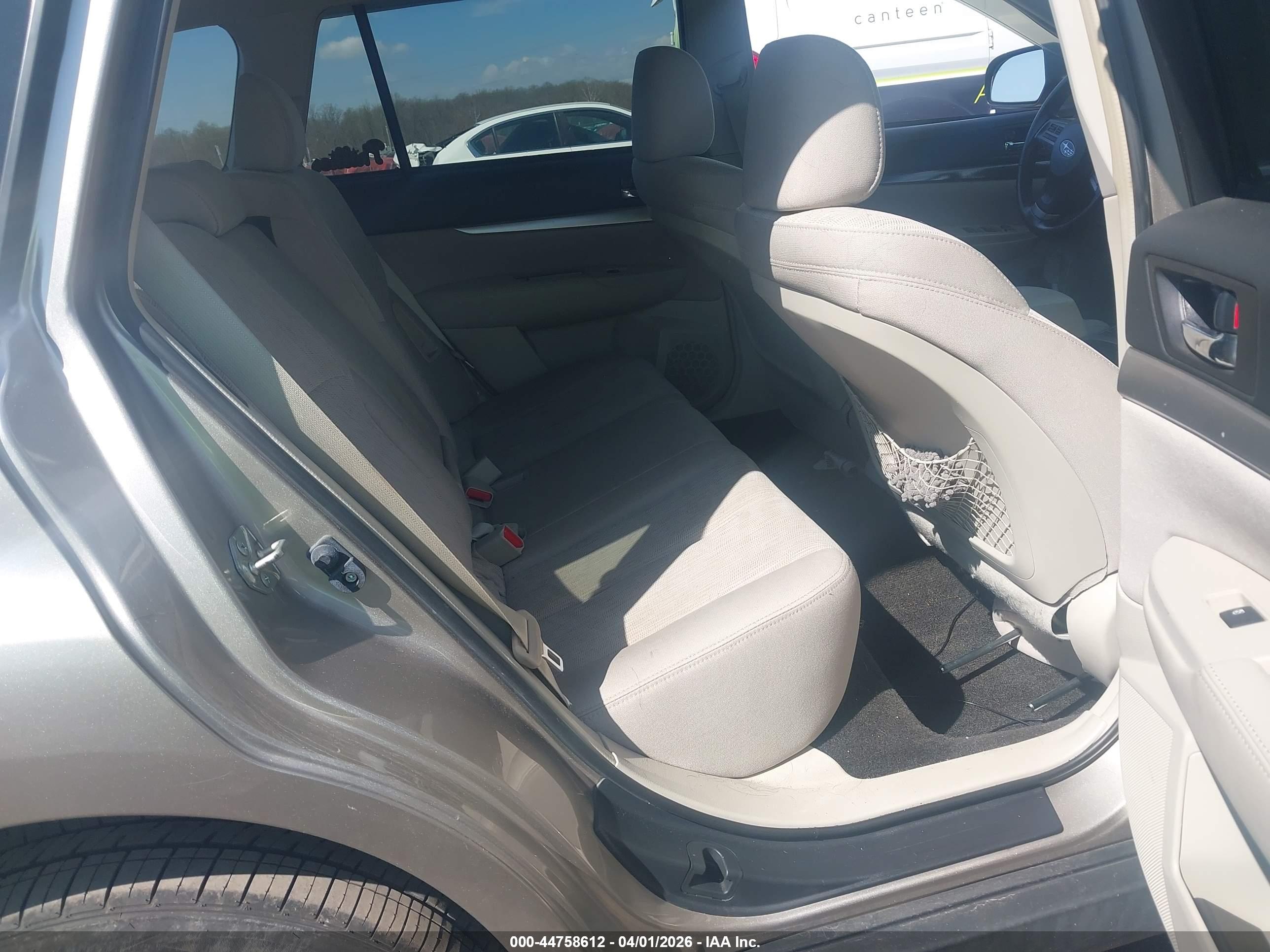 SUBARU OUTBACK image 8