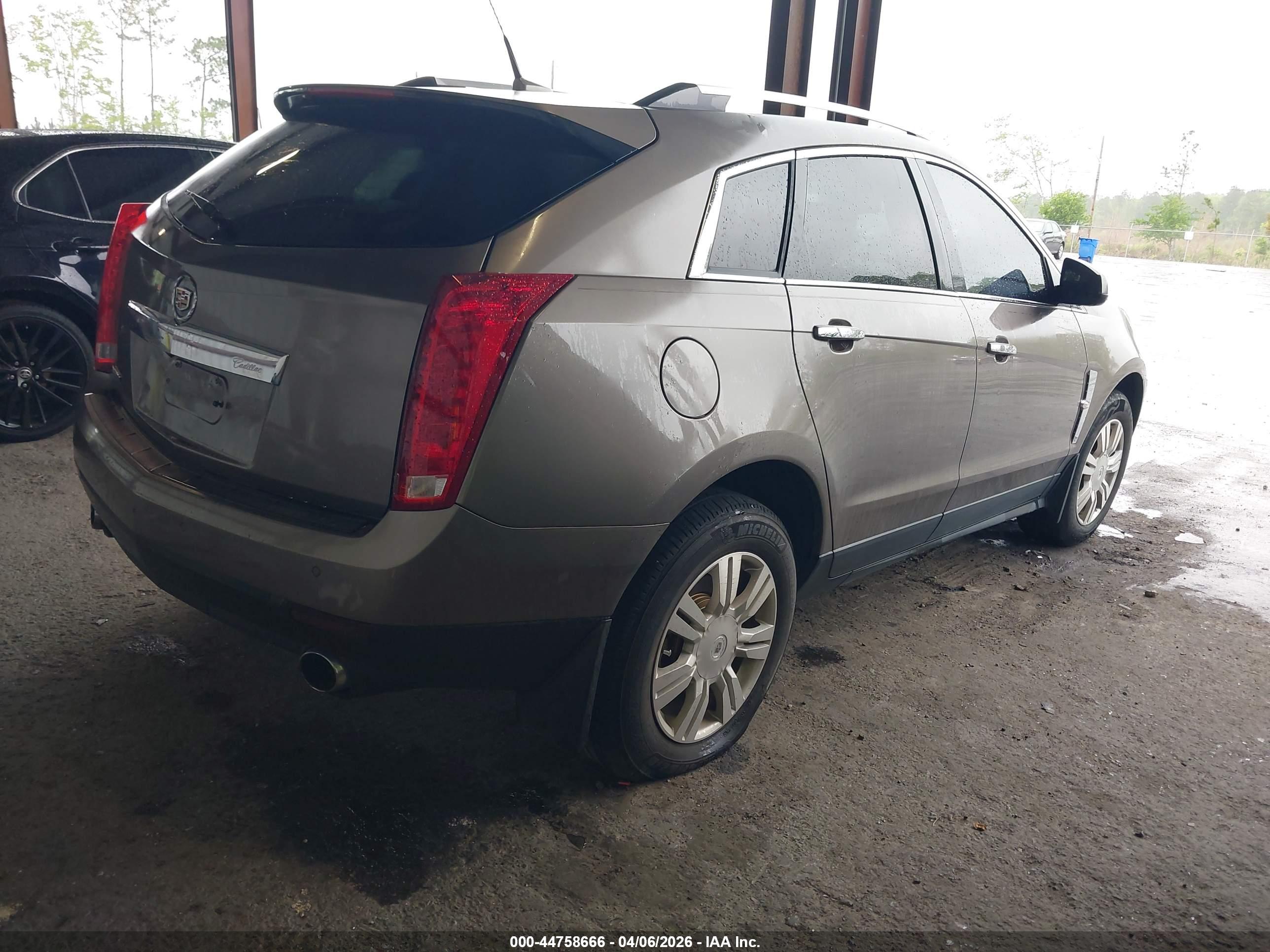 CADILLAC SRX image 4