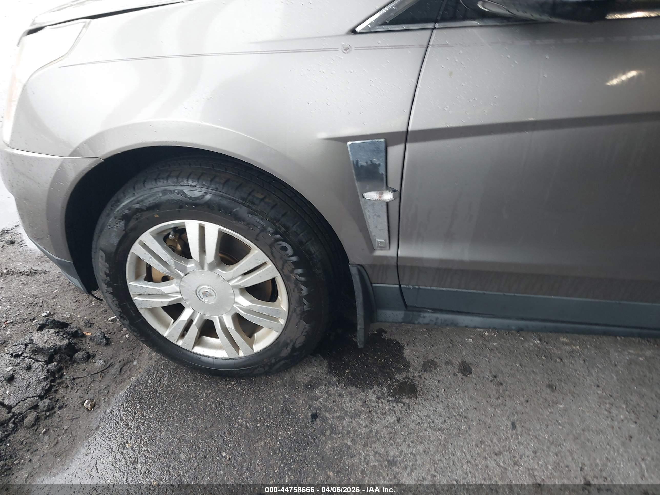 CADILLAC SRX image 6