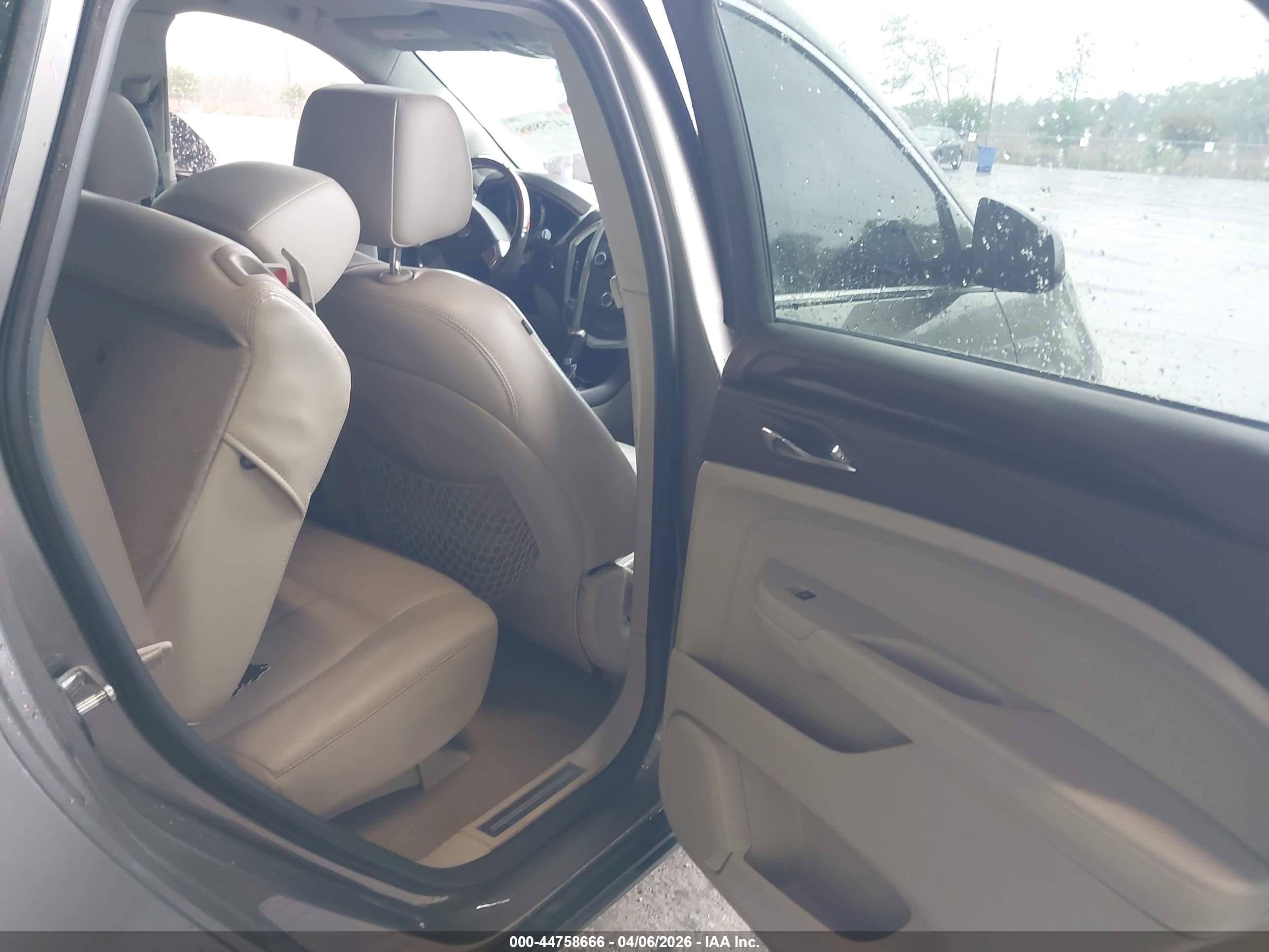CADILLAC SRX image 8