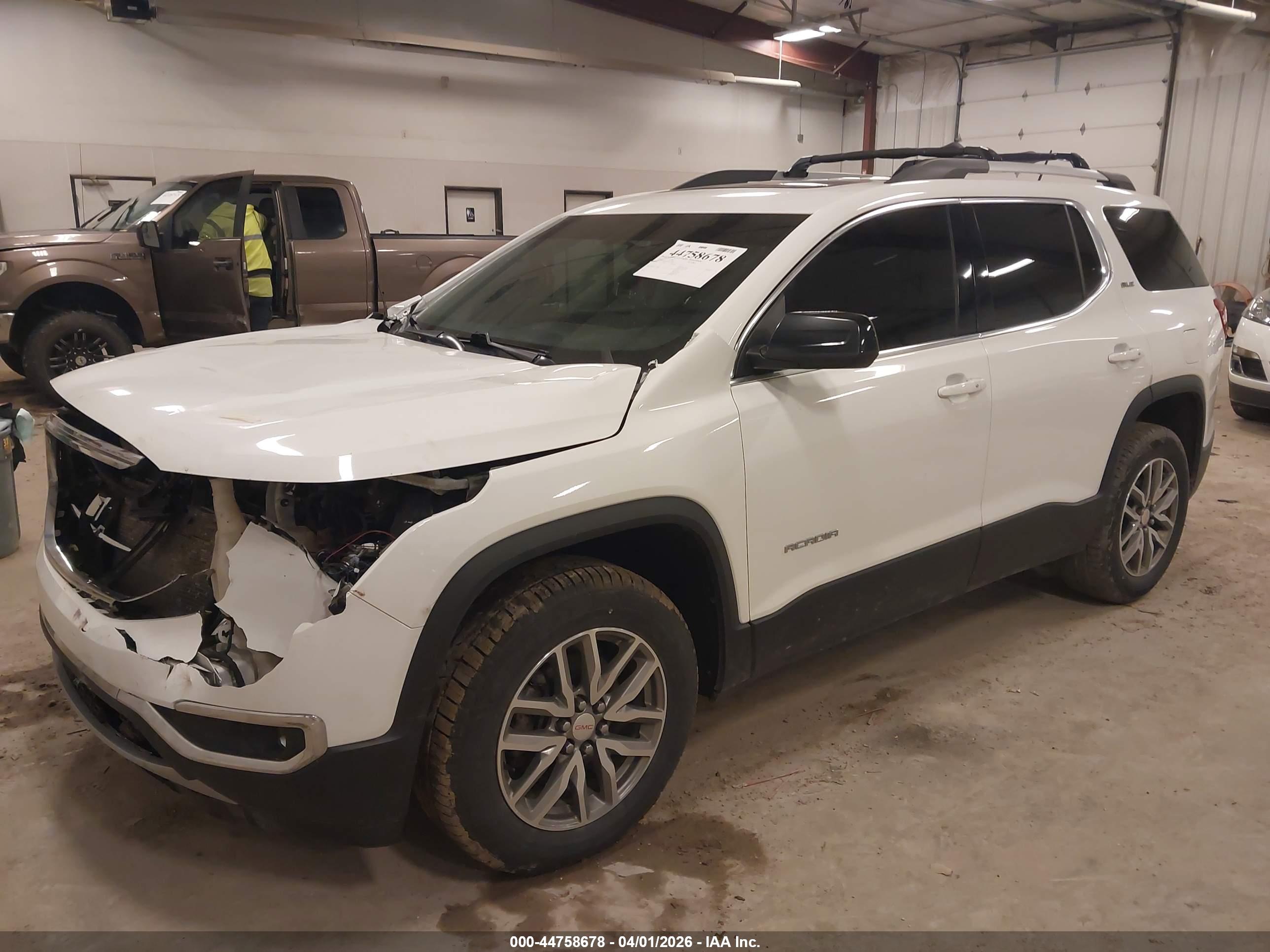 GMC ACADIA image 2