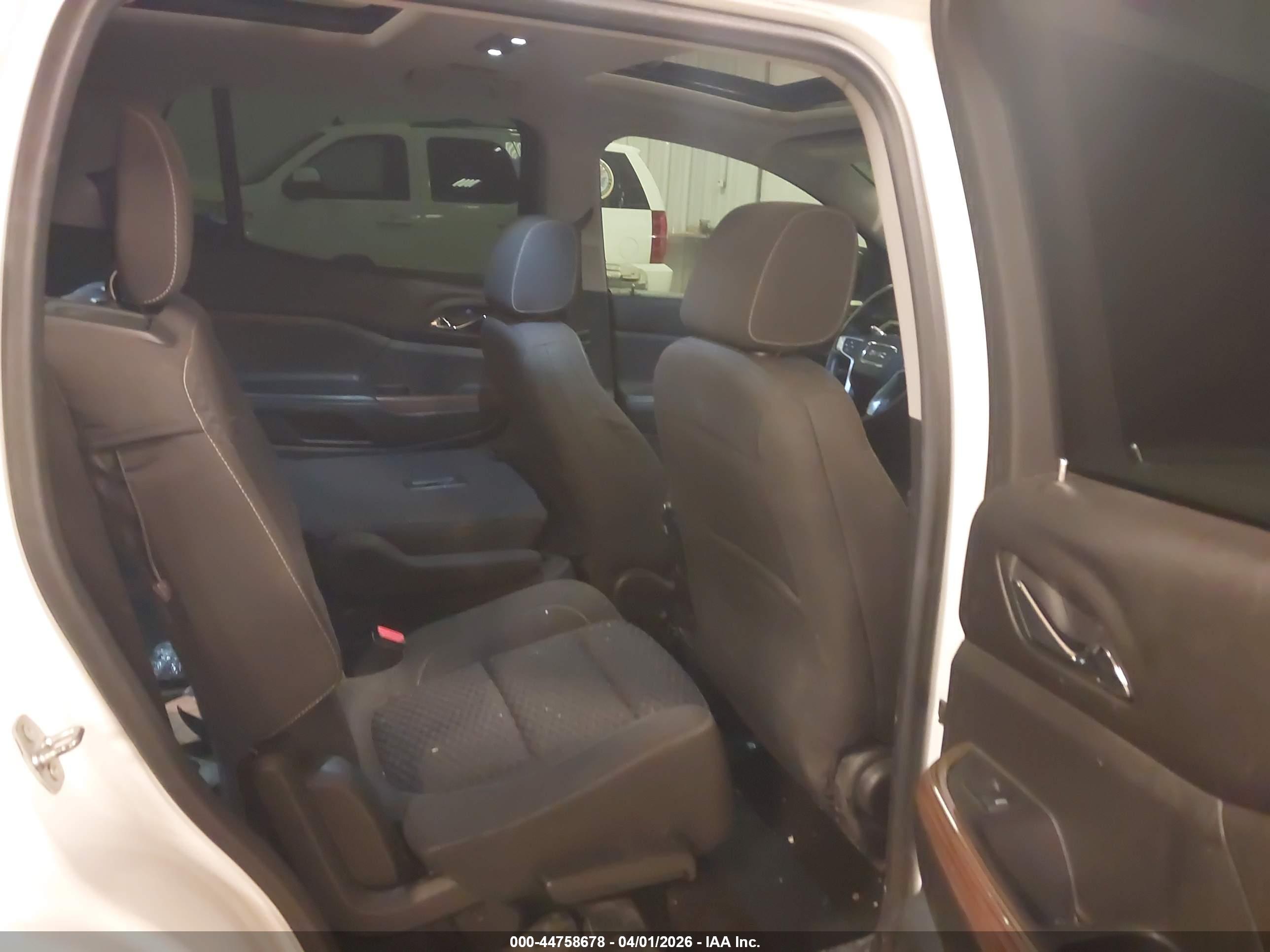 GMC ACADIA image 8